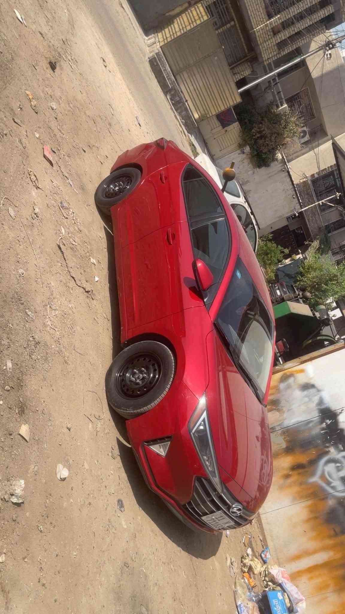 سلام عليكم الانتره 19 سياره حلوه وحادثه هم حلو بس جاملغ خلفي ومابيه ايرباك وصور الحادث ب منشور  للمراوس فقط 
مكاني الشعب. ***********

نص مكتوب في الصور:
- Elantra » Hyundai Elantra Se 2019 Red 2.0L 4
- vin: 5NPD74LF4KH425103
- Hyundai Elantra Se 2019
- Red 2.0L 4 vin:
- 5NPD74LF4KH425103
- Final bid: $7500
- Auction: Copart SOLD
- Lot number: 27087530
- Date of sale: 07.02.2020