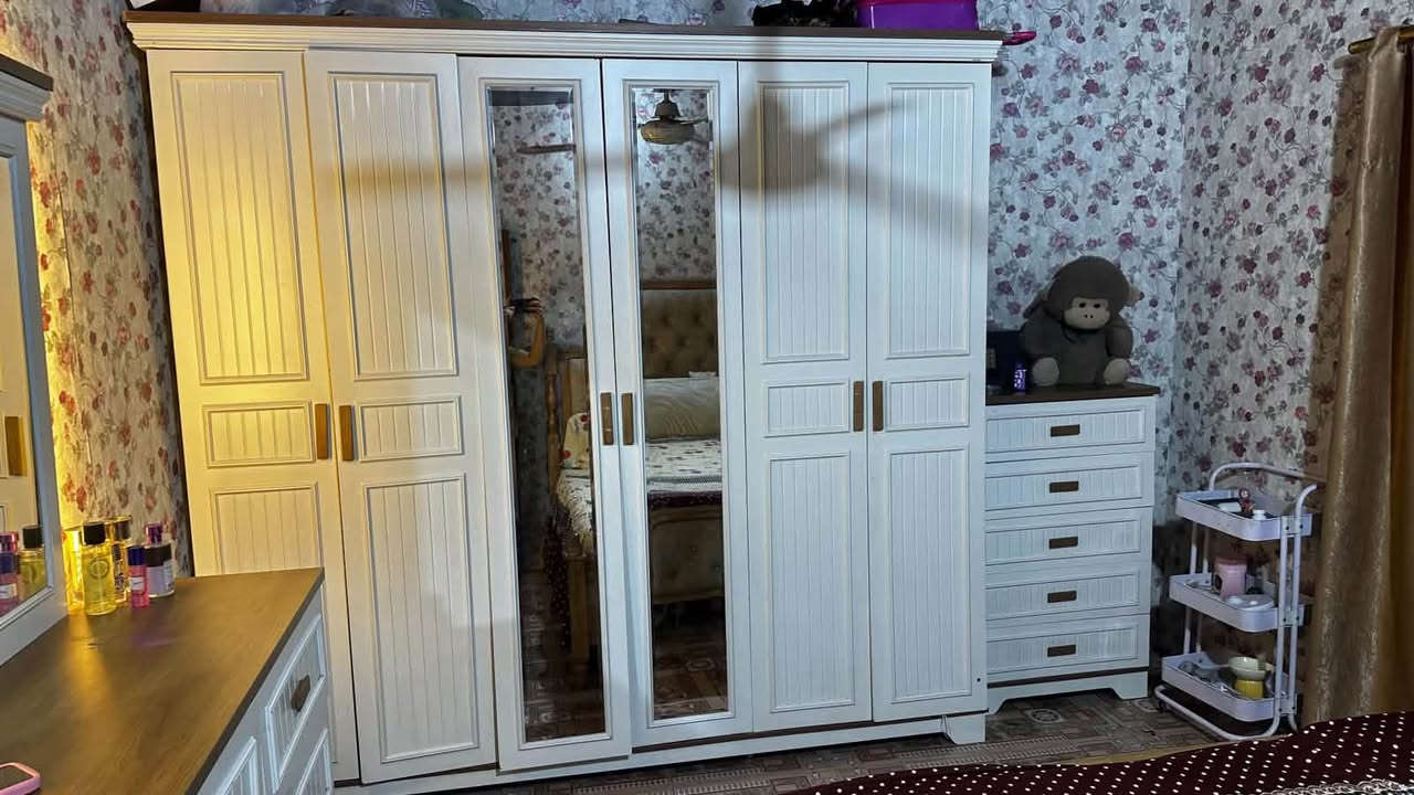 ٥ قطع • بدون كومديات • سيدايه مكسورة