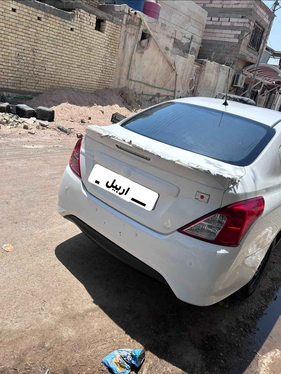 نيسان صني موديل ٢٠٢٢
سياره ماشيه ٧١ يعني اخت الزيرو السياره ما متعوبه 

حداديه تخبل تايرات نص ونص كير مكينه تبريد مكفولات 

سياره مضروبه بس ضربات خفيفه الجاملغ الخلفي جه 

السايق مرجعينه عل بارد وطاكينه كلير وصابغينه 

الجاملغ الامامي جه الصدر مبدل وبنيد بيه شبر بارد وكلير 

علماً السياره ضرباته بدون دواخل وجديده كلش بس عندي 

لتزامات وما اكدر اعوف سياره يمي لله شاهد 

باقي التفاصيل اذا تحب تتصل واتساب فقط فقط واتساب 

***********
والبياعه شرايه عليه العباس الي يكسر بسعره 

سعره ٩٧ وبيه مجال

نص مكتوب في الصور:
- اربیل
- _ اربيل _