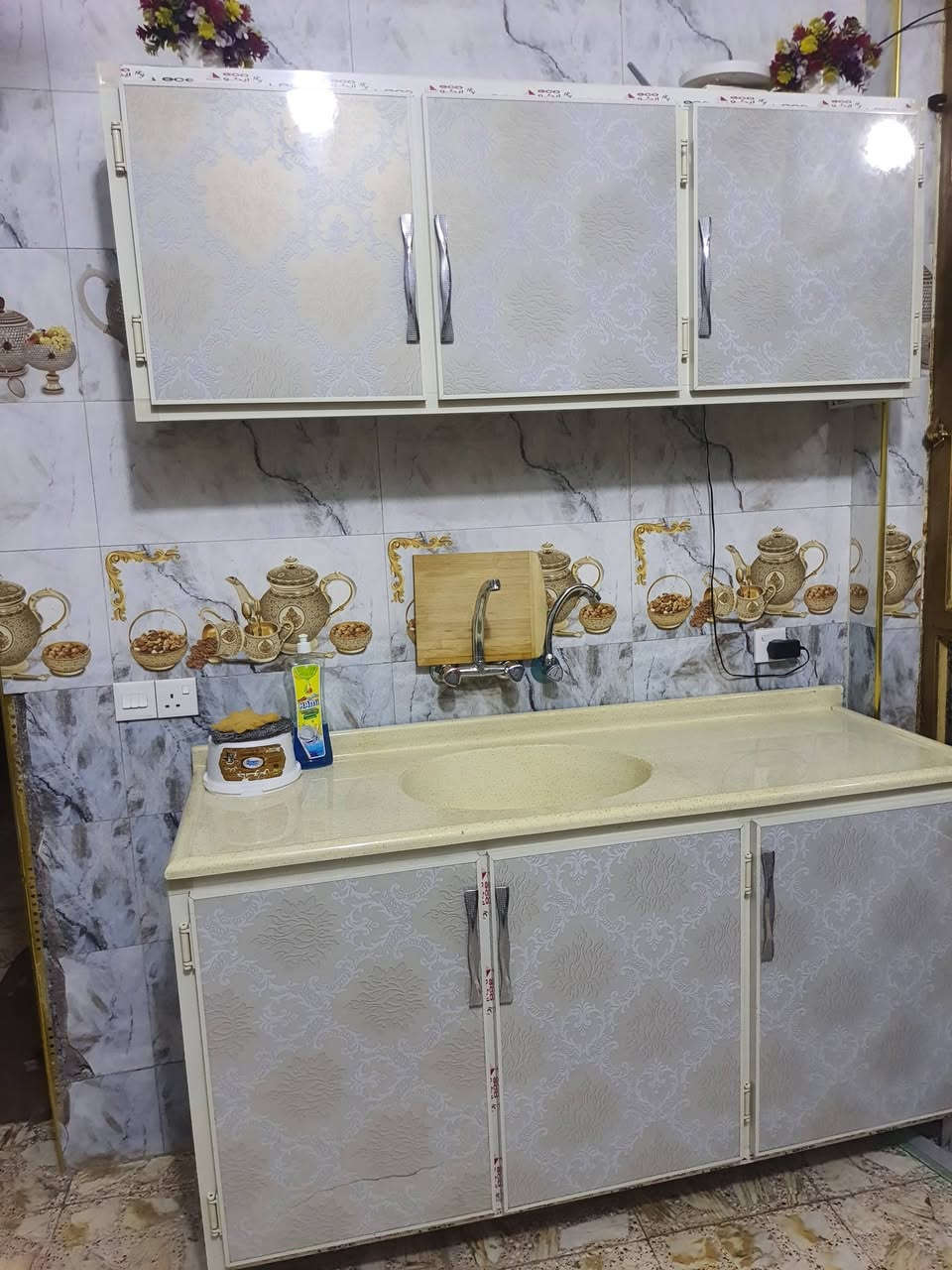 كاونتر للبيع نظيف جدا السعر ٣٠٠
 للتواصل 
***********
