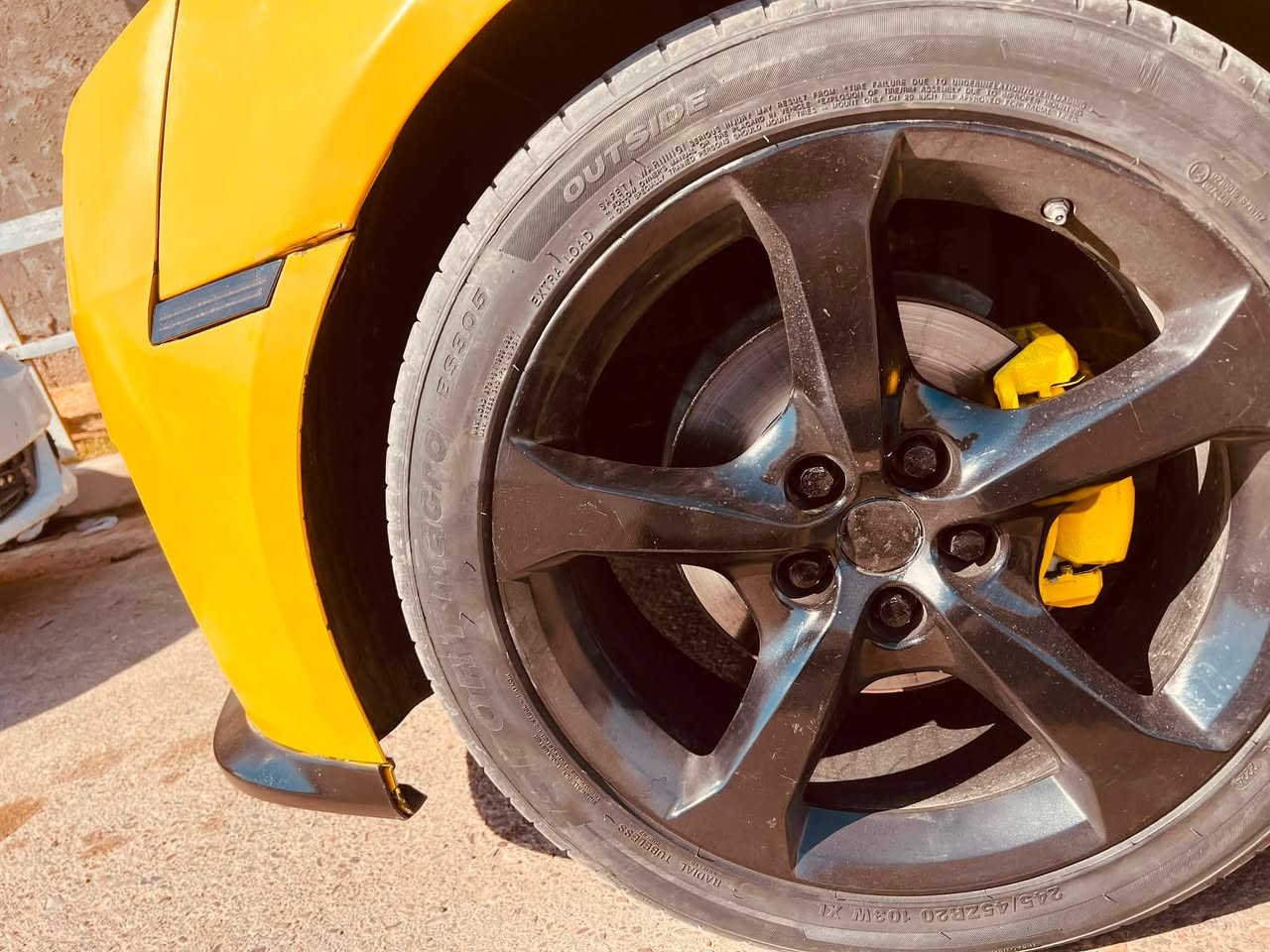 السلام عليكم
كمارو RS  
الموديل 2010 
الون ليموني 🍋 
مصبوغة جمالية 
حادثهة جاملغ خلفي 
محدثة دوسات zl1 
كشنات محدثة 
لد زنون 
بجم zl1 
كير ممتاز 
محرك ممتاز 
تبريد يخبل 
ويل 20 جديد 
نواقص ابد ماكو ولا شعراية 
من ايدك للشارع تطلع 
السيارة خير من الله 
مال جنى 
حتى بولش جديد 
تطبيك دعاميات جديد 
كهربائيات كلهة شغالة 
والسعر والله بلاش 69 وبيهة مجال حك الجية 
سنوية ب اسمي اكاتبك مروري وتحول ب اسمك 
اسف على الاطاله
رقم الهاتف *********** عنوانه بغداد الشعب
