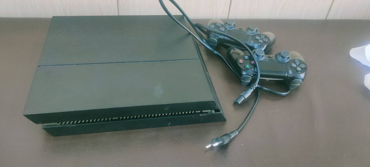 بلاي ستيشن 4 مهكر للبيع مستعجل ع بيعته 
الجهاز يحتوي على
pes18
pes 26
GTA 5
battlefield 1
God of war 3
tekan
ويوجد مساحه تخزين لاضافة العاب
السعر ... 150 وبي مجال بسيط
***********
