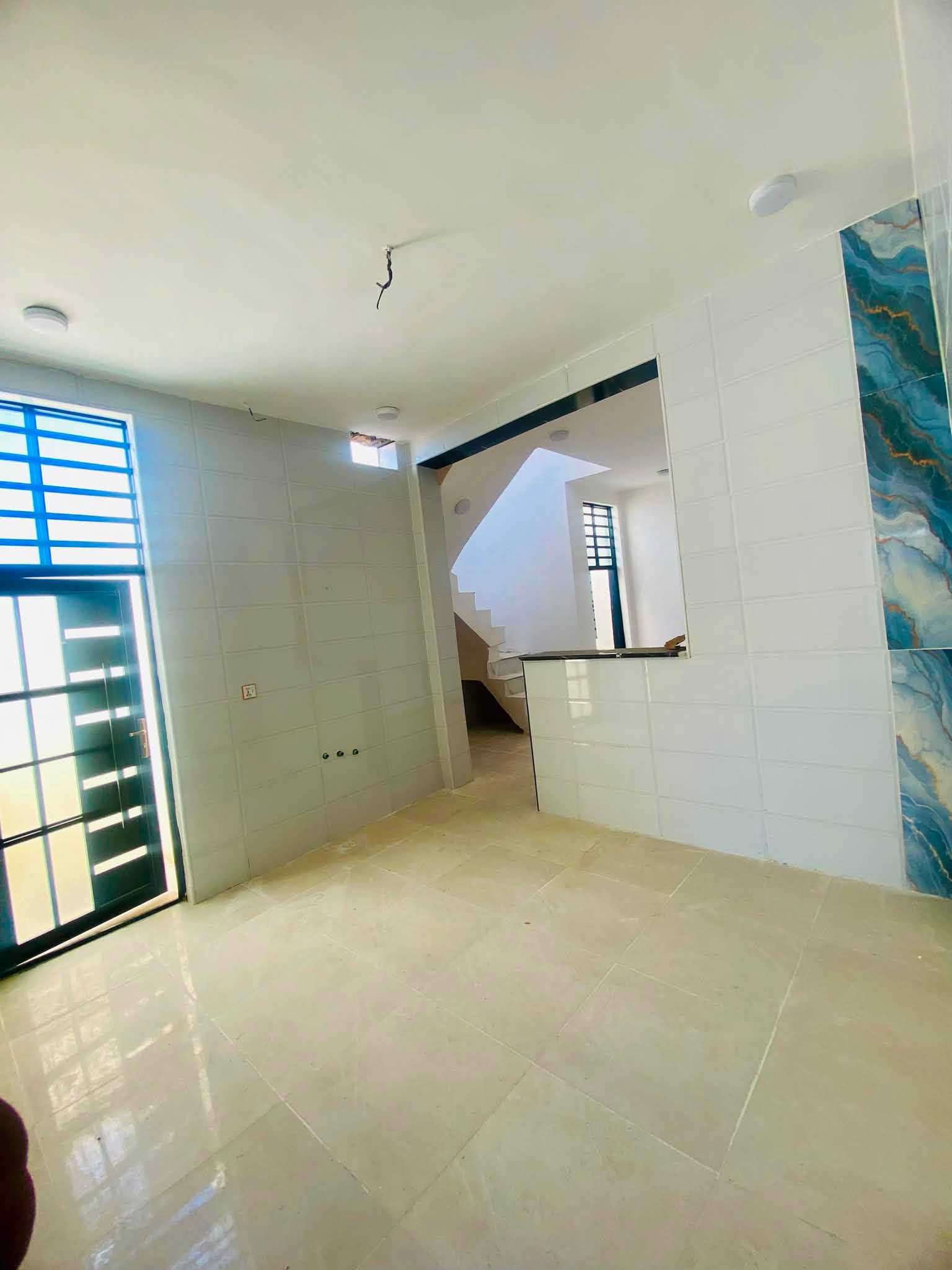 سلام عليكم
بيت 🏠 للبيع مساحه100متر

طابو زراعي 

بيت جديد ما مسكون غرفه +صاله+مطبخ +استقبال 

حمامات
بناء طابوق  أساس سقف صب كونكريت مركزي

سعر 41مع مجال 💸 

جميع الخدمات متوفر كهرباء +ماء+شارع 10م

شارع صب عمود ٣٢١قريب ع سوق 

***********للاتصال 

***********واتساب
