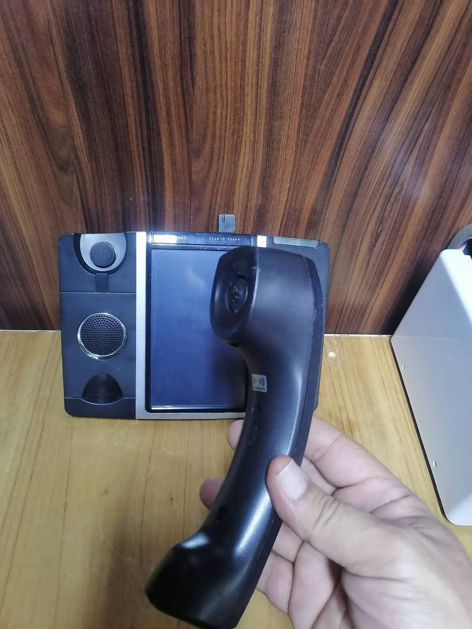 هاتف IP • شاشة كبيرة