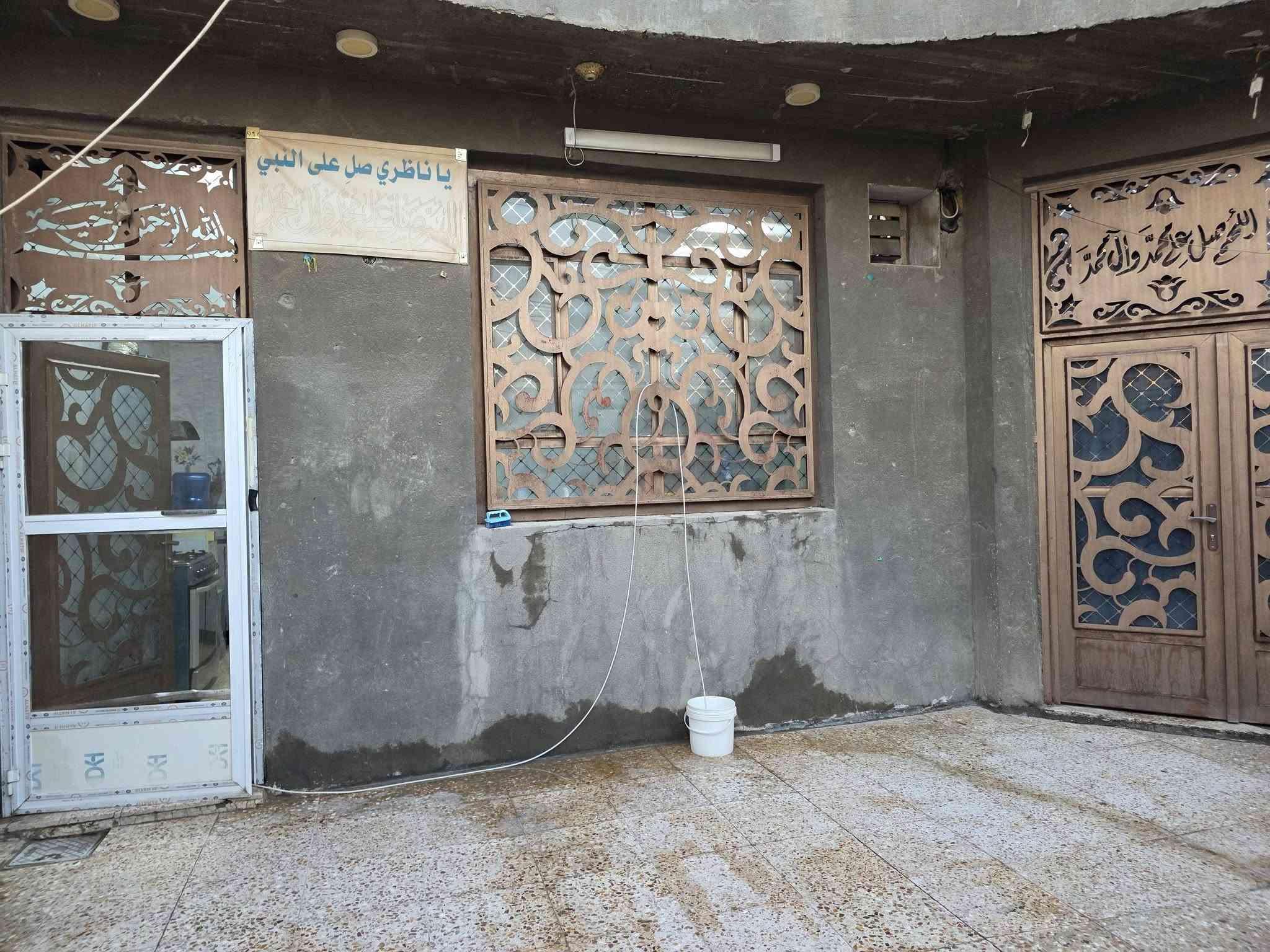 دار للبيع المساحه 200متر طابو صرف طابقين  يحتوي غرفتين نوم مطبخ وهول واستقبال ومجمع صحيات 
طابق الثاني ماكامل 
مطلوب مصرف عقاري  25 مليون 
العنوان / ورديه سيف سعد شارع مركز الشرطه
***********

نص مكتوب في الصور:
- Galaxy A52