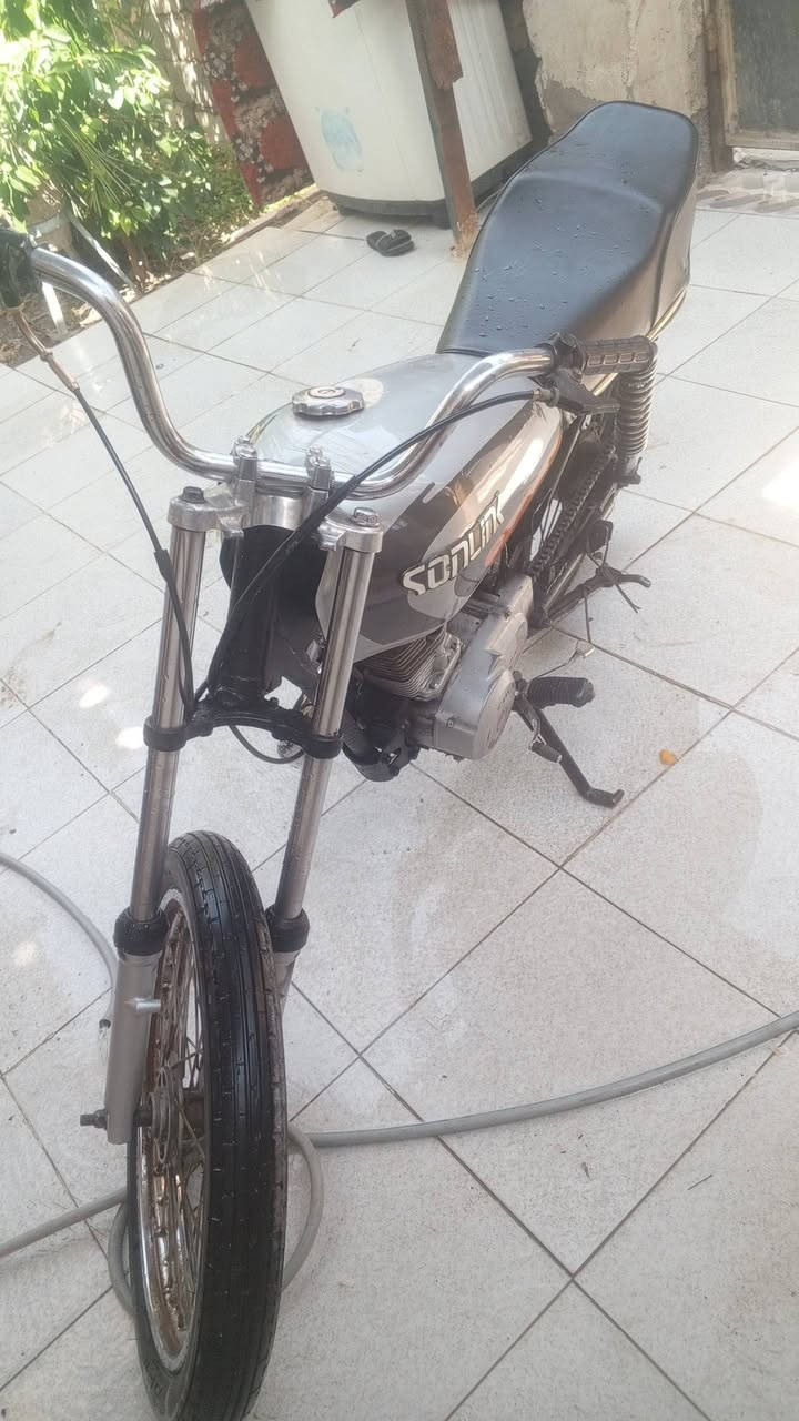 عمي 👍سلام عليكم دراجه لبيع  يعني  دراجه نضيفه انضف من بصوره سعر300وبيها مجال  لشراي وبيها  مجال لحلوين مكاني حي صناعي ناصريه رقمي لستفسار *********** مامتواجد فيس راسلني واتساب وبخدمت شراي
