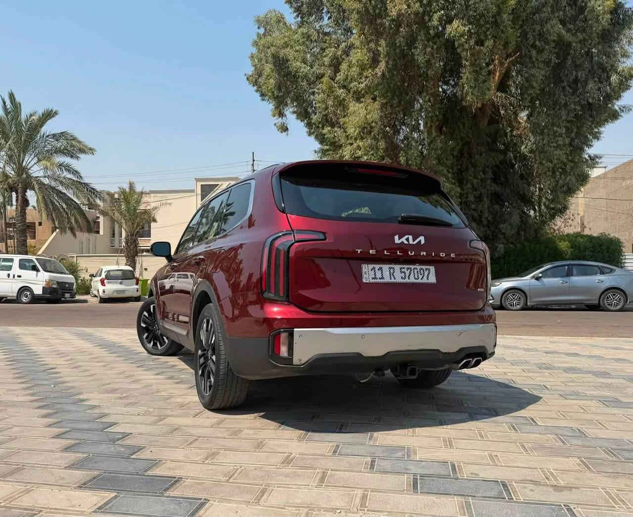 السلام عليكم
كيا تيلورايد موديل 2023sx برستيج اكس برو فول مواصفات  

رقم بغداد /ماشيه ٣٥ الف ميل

  كيا تيلورايد  sx xpro prestige

 محرك 6 سلندر 3800 

- كامرات 5 محيطية مراية داخلية كامرة 

-سقف اسود شامو كنتارا 

-بصمة ابواب امامية  وبصمة تشغيل وتشغيل عن بعد

-لايتات زينون عالي ناصي عدستين 

-اشارة في المرايا الجانبية مع حساسات الاجتياز 

-مصابيح ترحيب في مقابض الابواب + ترحيب بالمرايا 

-رادار امامي تفاعلي للتوقف التلقائي امامي خلفي وجانبي 

- السيارة فتحتين سقف 

-حساسات امامي خلفي

-غرفة السيارة جلد  

تحكم كهربائي متكامل لمقاعد  المقدمة 

-المقاعد الامامية  تدفئة وتبريد  والخلفيه ايضا

-شاشة دشبول كبيرة لمجموعة من الايعازات والضبط

-بردات اصلية للابواب الخلفية 

-مقاعد وسطية تطوى كهربائيا ويدوية الفتح 

-انارة محيطية

-مرايا جانبية شفط كهرباء 

-خاصية تحديد المسار والتنبيه عند الخروج من المسار

-المقعد الوسطي منفصل  VIP

-تبريد السيارة 3 قطع 

-وضعيات القيادة عدد 5 

-تنبيه بالارتجاج في المقود عند الخروج من المسار او عند الرجوع 

-كشن السائق ذاكره 

- جنطة كهرباء  

-ستيرن تدفئة  

-وضعيات قيادة + 4x4

-اوتو هولد + اوتو ستوب 

-تحديد مسار الي + مثبت سرعة 

-تبريد خلفي منفصل

حادث سياره / جاملغ خلفي وباب خلفي عكس سايق 

ايرباك سترين وبرده وكلشي راجع بلادي 

السعر /29000$ وبيها مجال للطيبين

مكان سياره بغداد /حي الجامعه او اليرموك 
‭***********‬
صور الحادث خاص 🌹
