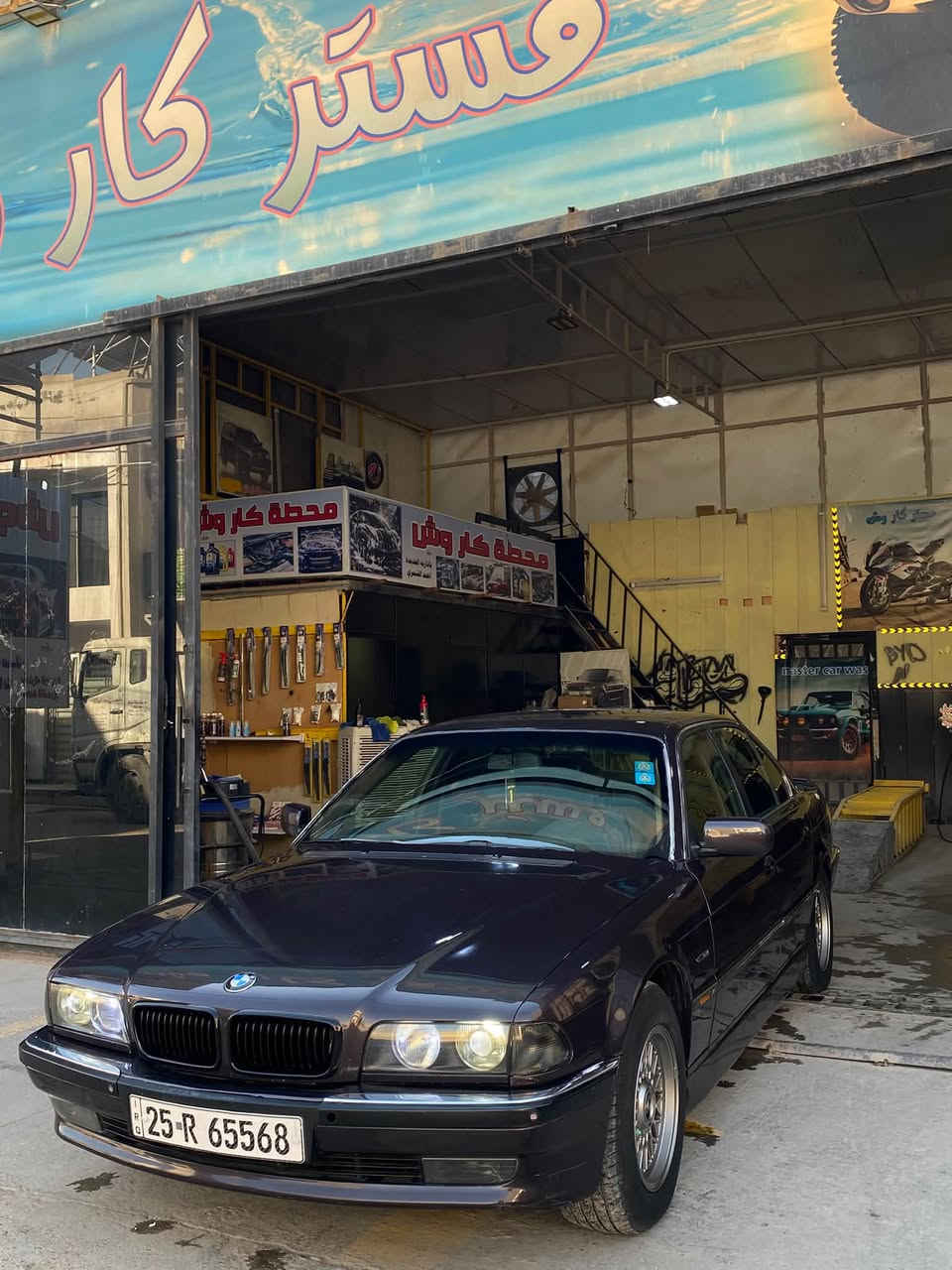 السلام عليكم
بي ام بيع او مراوس 
حجم 740i
موديل 1995
لون بنفسجي مميز 
تبريد ثلج 
كير تمساح 
ستيرن كهرباء
سلايت شغال
منضومه زنون 
جام كهرباء 
برده خلفيه 
سنتر لوك 
تلفون بلادي 
حساسات شغاله 
شاشه وسستم صوت 
غرفه جلد اسود 
كير مكينه جدد
صدر جديد 
تخم تاير جديد
 تخم ويل جديد
كهربائيات جاهزه 
مروحه عاصفه 
سياره حلوه مال جناي 
رقم كركوك شبه مميز شرط التحويل 
مكان بغداد 
***********

