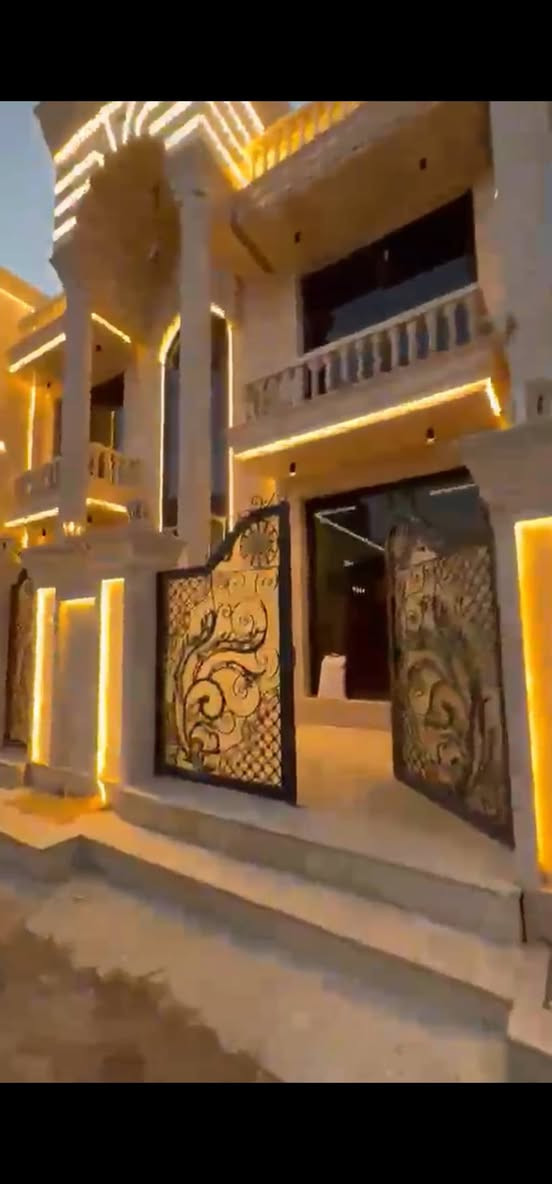سلام عليكم يوجد بيت للايجار يحتوي على 5غرف نوم وكليدور وصاله ومطبخ ومجمع صحيات العنوان حلة حي الصحه ثاني بيت عن شارع الكورنيش الاستفسار مكتب الانوار للعقار ***********
