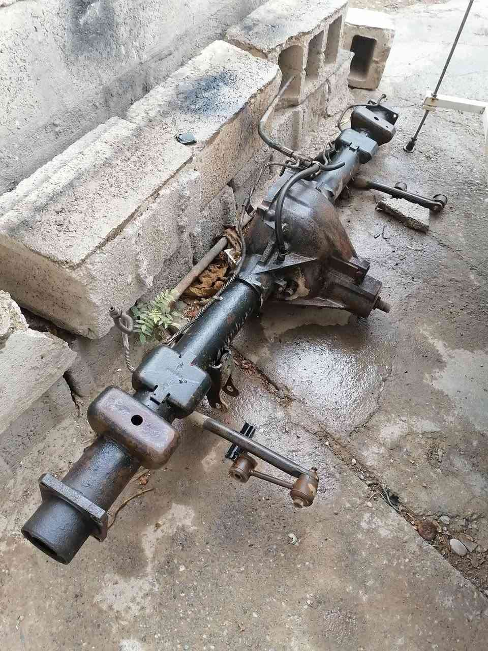 السلام عليكم اكسل جمسي للبيع خمسه برغي دسك وديلكو واحد جديد ممشدود واحد مستعمل نظيف شرط الشغل فلنجات انظاف كلمن وسعره اتصل مكان شقلاوه ***********
