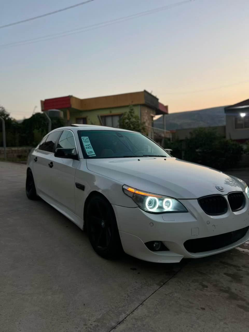 2006- BMW E60 530i NOZL KURT 
نؤزل كورتي 530 
بيلاد M
سلايد
دمعامى و دوّسه كراوهته M5 ستايل بالّى سه ر سندوق دانراوه
باترى نوىّ
لايت زينون
دهحم وليدراوى نيه  سقفو عيجام به شرت مه نه فيسته كيرٍ ومه كينه و
كاره بايات به شه رت سعري 58 تؤزيك مه جال 
T.B: براويه
***********
*********** سوران, أربيل
