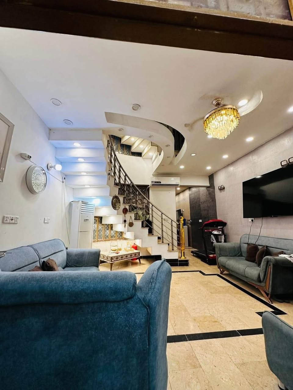 بيت للبيع مساحة  ١٧٥ م
بناءً درجه أولى 

أضلاع مستقلة/ مدخلين

موقعه📍الشعب حي العقاري الاولى موقع ممتاز

يحتوي على #استقبال #مطبخ #٣غرف #خدمات

للأستفسار آكثر الأتصال على الأرقآم 

***********
