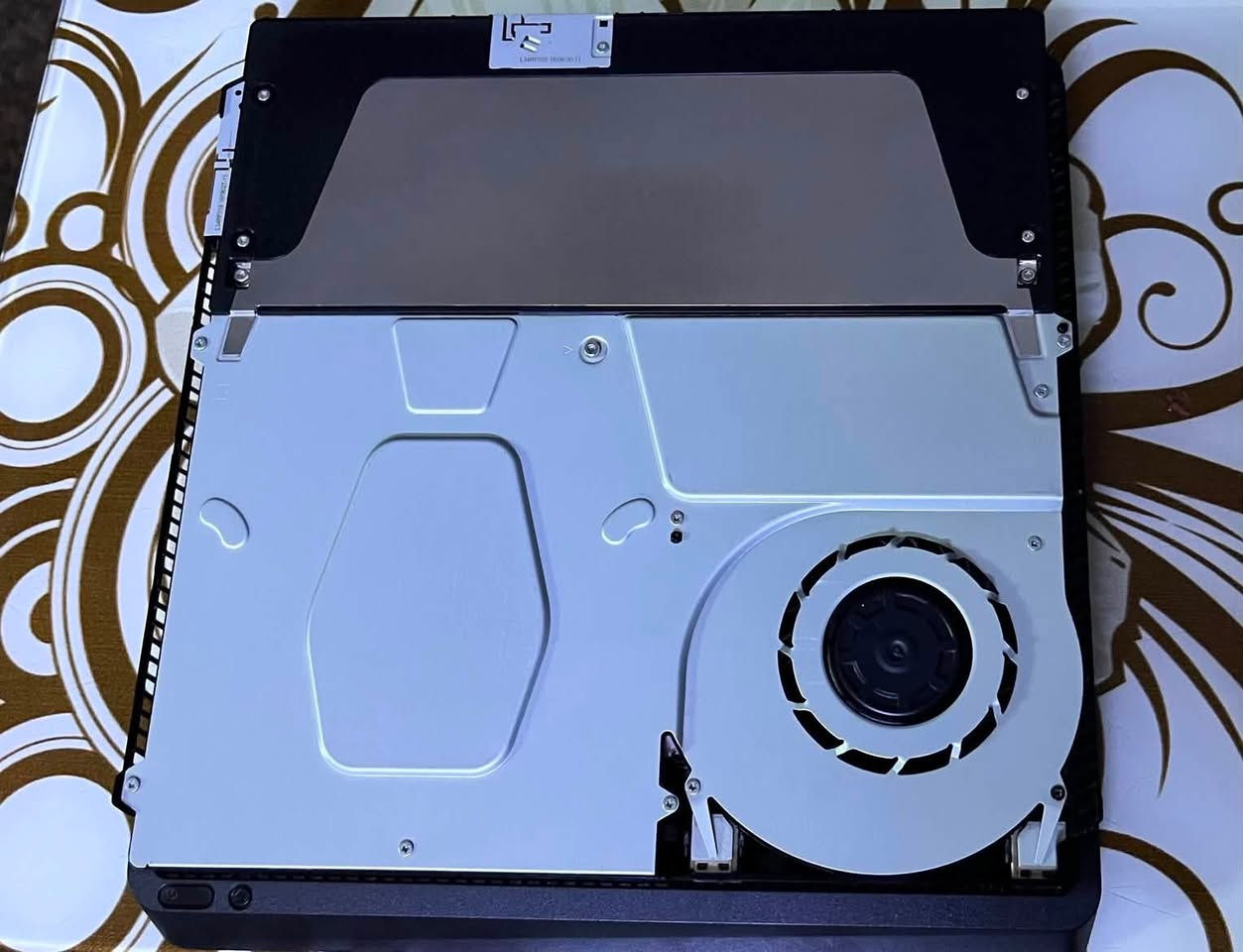 السلام عليكم من رخصة الادمن
جهاز ps4 سلم نظافة 100% لوك ستيكر مامفتوح ولا مصلح 
يجي وياه ملحقاتة 
كيبلاتة + جويستك اصلية والثانية ماستر درجة اولى 
+حساب عربي اماراتي يحتوي تقريباً 90 لعبة
 (حساب شخصي العاب ثابتة ) مو اشتراك ولا حساب مشترك ضمان الحساب مدى الحياة العابة قوية مثل ما موضح بالفيديو بيس 26 وفيفا 26 وغيرها تستلم كامل معلومات الحساب 

سعر الجهاز 250 وبي مجال بسيط  

مكاني بغداد _ حي الاعلام 
توصيل ماعندي تتفضل يمي للبيت تفحص الجهاز وتقتنع بي وتاخذة 

متوفر واتساب واتصال
***********
