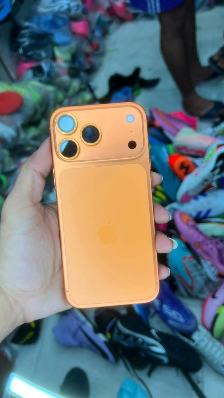 سلام عليكم
ايفون 📱: 17 برو ماكس لون 🍊 
جهاز مكفول من شخط 
دوره شحن :35 
ضمان ماستر 
جاهز كامل ملحقاته 
عنوان :بغداد مدينه صدر 
رقم:***********
فقط وتساب
سعر:1800 وبي مجال
