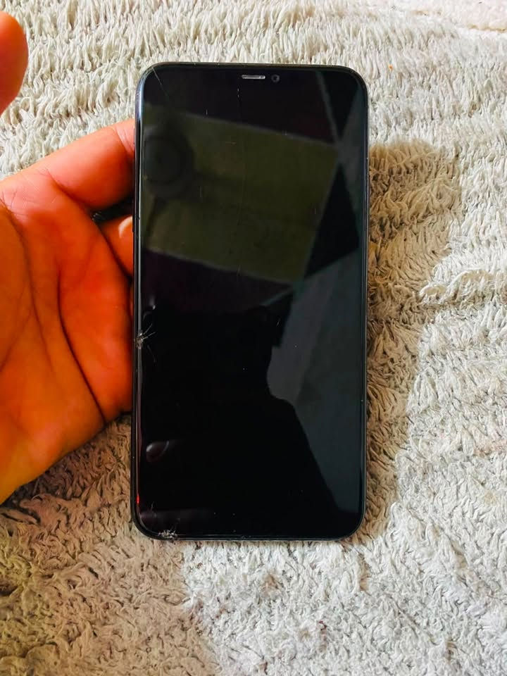 ‏ 11 Pro ماكس ما مفتوح بلادي بطارية 80 ذاكرة 256 جهاز مثل ما مضح فطرين بالكلياس فقط كلش بيشخال فقاط مرواس12  13 ￼
‏الرقم ***********￼
￼
