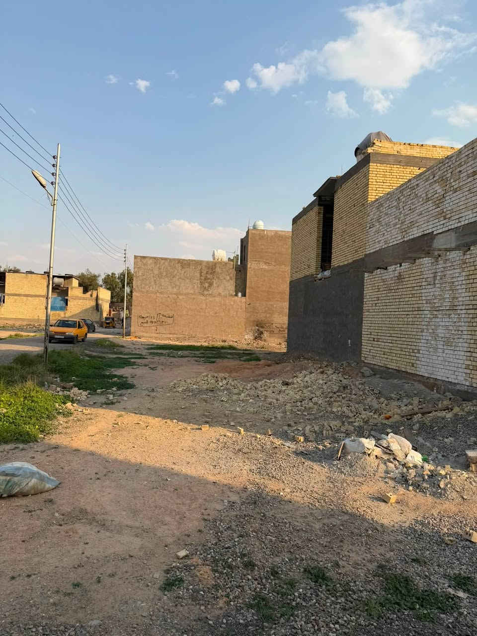 قطع اراضي للبيع سند 25 زراعي باسمي
الموقع داخل بغداد الكمالية بستان علي كمال  مجاور مدرسة البستان الاهلية /او المعوقين قرب المنتزه فرع مولده مالك
الاسعار بيهم مجال 
84مترب 26 مليون وبيها مجال
100 متر ب 33مليون بيها مجال
150 متر ب 49ونص مليون بيها مجال
200 متر ب 66مليون بيها مجال
الاسعار بيهم مجال
متوفر فيها جميع الخدمات ( ماء كهرباء مجاري تبليط )
للتواصل ***********
