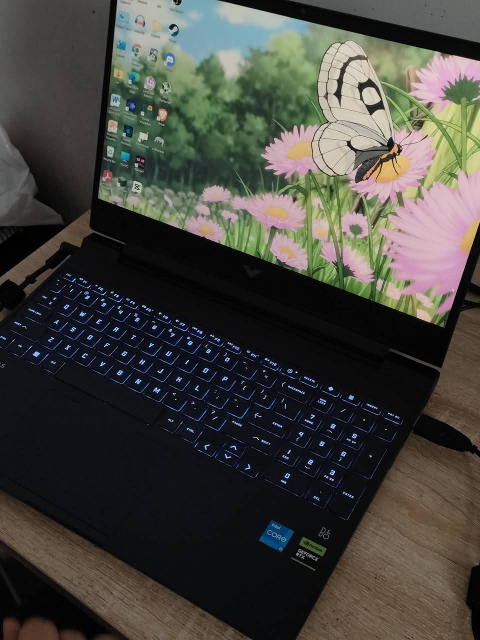 لابتوب RTX 3050 و core i5 12450 ram 16 غيغا استخدام 8 اشهر
لابتوب نظافة مية بالمية بالمواصفات الواضحة كدامكم 

16 G RAM

1TERA SSD

CPU CORE I5 12450H

GPU RTX 3050 4G

مناسب للمونتاج وحتى الالعاب القوية مثل ما واضح بالصورة

الشاشة 15.6 انش 

الاستخدام 8 اشهر فقط امانة الله نظافة مية بالمية والكارتونة مالته موجودة وحرارة الجهاز تجي تفحصه اذا صعدت اكثر من الطبيعي عوفه

السعر 890 الف

ITES COOLING PAD استخدام شهر واحد فقط والكارتونة مالتها موجودة 

امانة الله اشتريتها ب80 الف ما صارلي شهر

سعرها 60 الف

ثنينهن سوا سعرهن 940 الف وبيهن مجال بسيط كلش

مكاني بغداد النهظة 

رقمي ***********
