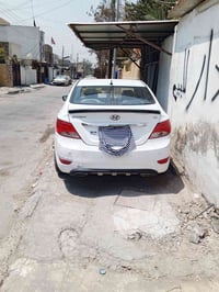 هونداي  اكسنت موديل 16رقم مميز لون ابيض خليجي محرك 1600 السياره بيه رب...