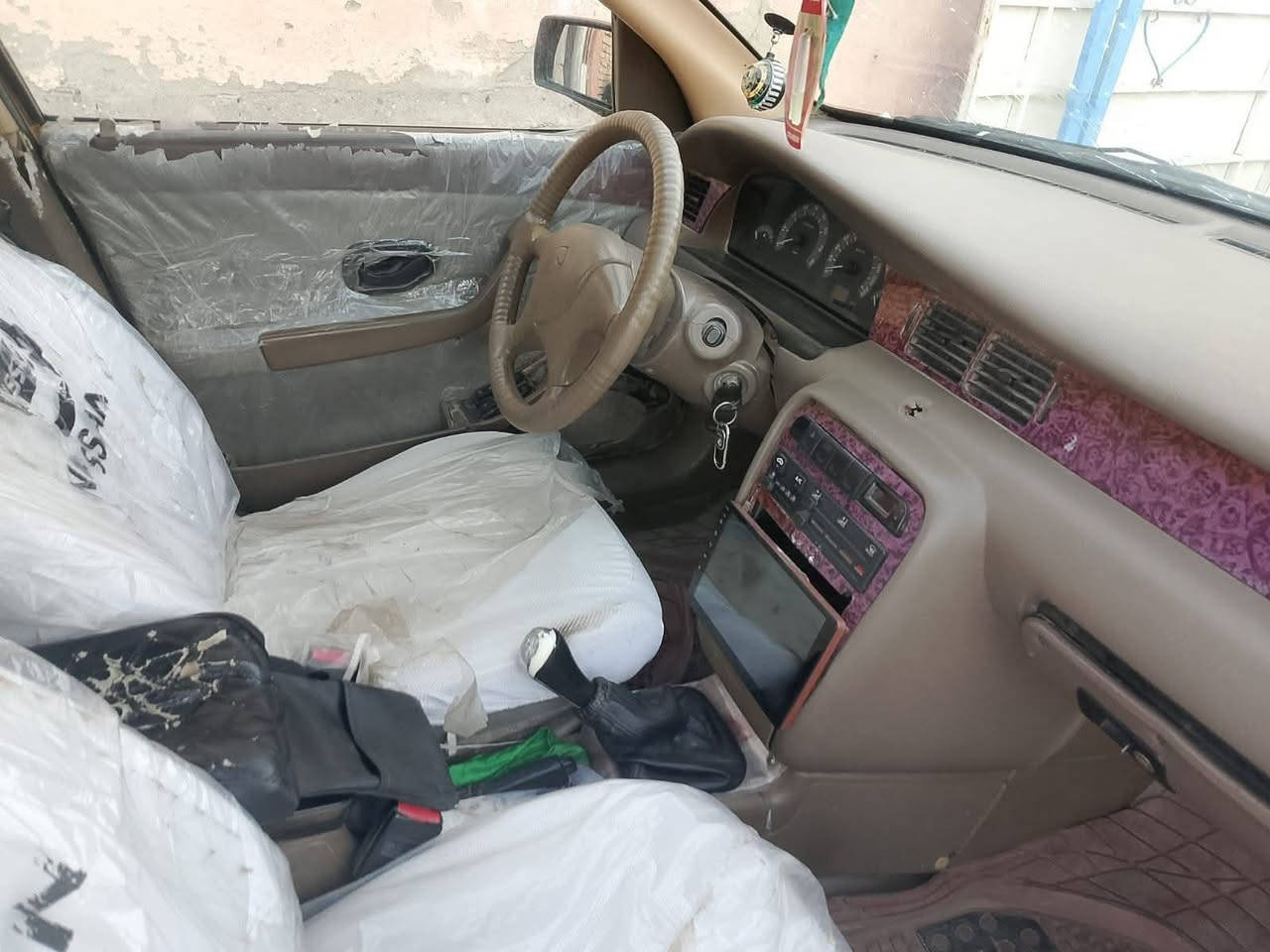 بيع مستعجل سمند لبيع مديل 2011  رقم مميز انكليزي السنويه لل2030 السياره بسمي مصفره هيئه وغرامات مكينه وكير خير من الله الحداديه نضيفه  تبريد منضومه جديده  تبريد ثلج كهرهبائيه شغاله هزه جديده بشهر السابع مكان السياره السعر 32 ذي قار  مركز  ***********
