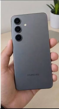 S24بلاس ذاكره256  شرق اوسط دبل شريحه  الجهاز سعره 600وبي مجال حك الجيه...