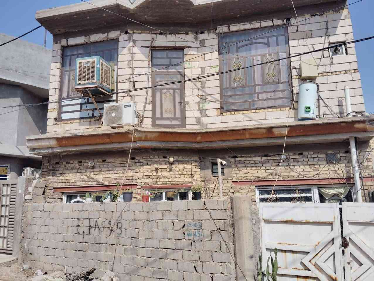 دار للبيع مساحة ١٠٠ متر مربع بأسمي
شارع سيد علي خلف حسينيه موسى الكاظم اتصال*********** السعر 52 بي مجال بسيط
