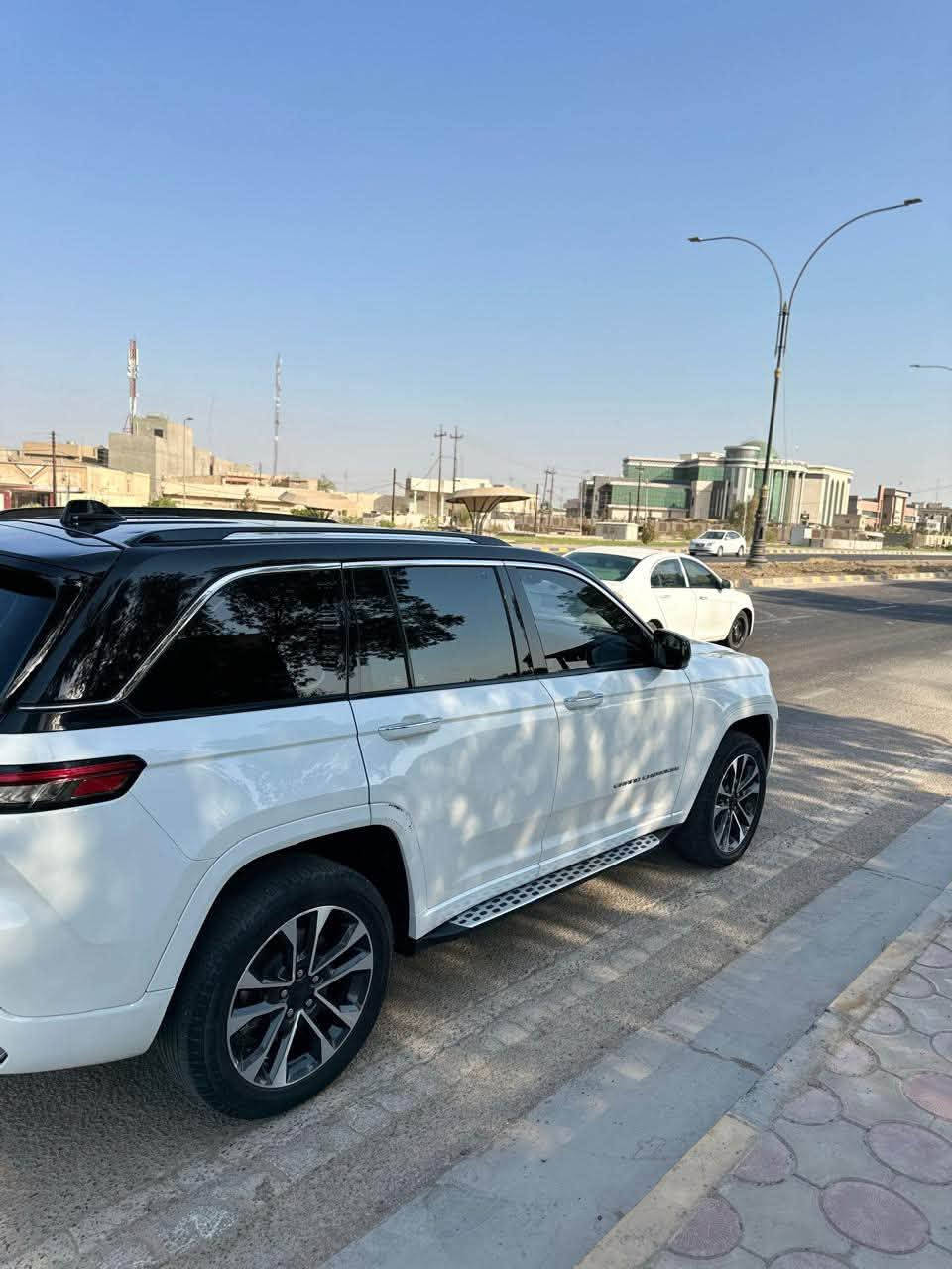 للبيع 
جيب اوفرلاند 2023 وكاله هارلم ✅

مواصفات Vip 
,  5 راكب 
مكفوله كفاله عامة من الصبغ بيها بارد 3 مكانات
رقم اربيل بسمي شخصيآ  تحويل مباشر 
المحرك: 3.6 لتر 6 أسطوانات (V6) 
ماشيه 57 ميل
القوة الحصانية: 293
عزم الدوران (نيوتن-م): 352
نظام الدفع: رباعي 4X4 متطور
ناقل الحركة: اوتوماتيك 8 سرعات 

المواصفات: اوفرلاند 1/1
*نظام التعليق الهوائي (جكات)
*فتحة سقف بانوراما 
*الصندوق كهربائي بخاصية الفتح باستشعار القدم
*ويل قياس 21 انج
*داتا شو
*كاميرا رؤية ليلية
* شاشة عرض للراكب بقياس 10.1 انج
*شاشة التحكم الرئيسية لمس بنظام Uconnect 5 بقياس 10.1 انج مع نظام ملاحة
*شاشة القيادة الرقمية بقياس 10.25 انج
*رادار تفاعلي مع خاصية التوقف والانطلاق
*نقطة عمياء
*تحذير الخروج عن المسار
*نظام المحافظة على البقاء فى المسار
*نظام التعرف على اشارات المرور
*خاصية المساعدة على التوجية فى التقاطعات لتفادى الحوادث
*حساسات امامية وخلفية
*كاميرات 360 للرؤية المحيطية
*المرآة الداخلية مزودة بشاشة لعرض الكاميرا الخلفية
*مانع تصادم امامي وخلفي
*نظام القيادة شبه الذاتية
*مقصورة الركاب من الجلد الفاخر
*المقاعد الأمامية تدليك (مساج) 
*المقاعد الامامية والخلفية مبردة ومدفئة
*المقاعد الأمامية كهربائية وذاكرة
*ستائر لنوافذ للصف الثاني 
* انارة محيطية متعددة الالوان
*ابل كار بلاى و اندرويد اوتو لاسلكي
* نظام صوتي فاخر 19 سماعات من ماكنتوش
* نظام اوامر وتحكم صوتي
*دخول ذكي (بصمة) للابواب الاربعة والصندوق
*نظام التشغيل عن بُعد
*مصابيح أمامية أوتوماتيكية مع مصابيح نهارية وكشافات ضباب LED 
*نظام التحكم التلقائي في الضوء العالى
*دواسات جانبية
*مرايا خارجية قابلة للطي كهربائيًا مدفئة
*ماسحات زجاج أمامي حساسة للمطر
*شاحن هاتف لاسلكي
*وسائد هوائية أمامية وجانبية وخلفية. 
برده صندوق 
 بصمات 2 شركه 
.السعر 365 

مكان السيارة تكريت

رقم الهاتف ***********
