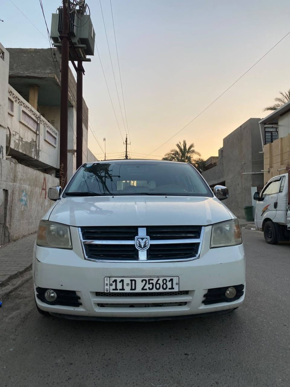 السلام عليكم اخوان
امريكي دوج كرفان  SXT موديل2009
كشن كهرباء ابواب كهرباء محرك3600
تبريد شغال وحلو داخلها مدوشم وحلوه السياره
وبيها ضربه موضحه بالصوره امامكم 
السعر 115$ وبيها مجال للتواصل *********** *********** ومتوفر واتس
