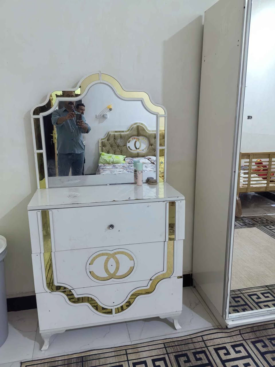 غرفة نوم شبابيه نظيفه ممتازه سلايت قابله للتفاوض الاتصال على الرقم صاحب الغرفه *********** البصرة, العراق
