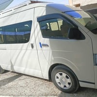 طالبات دراسات عليا • جامعة بغداد والنهرين • تيوتا حديثة