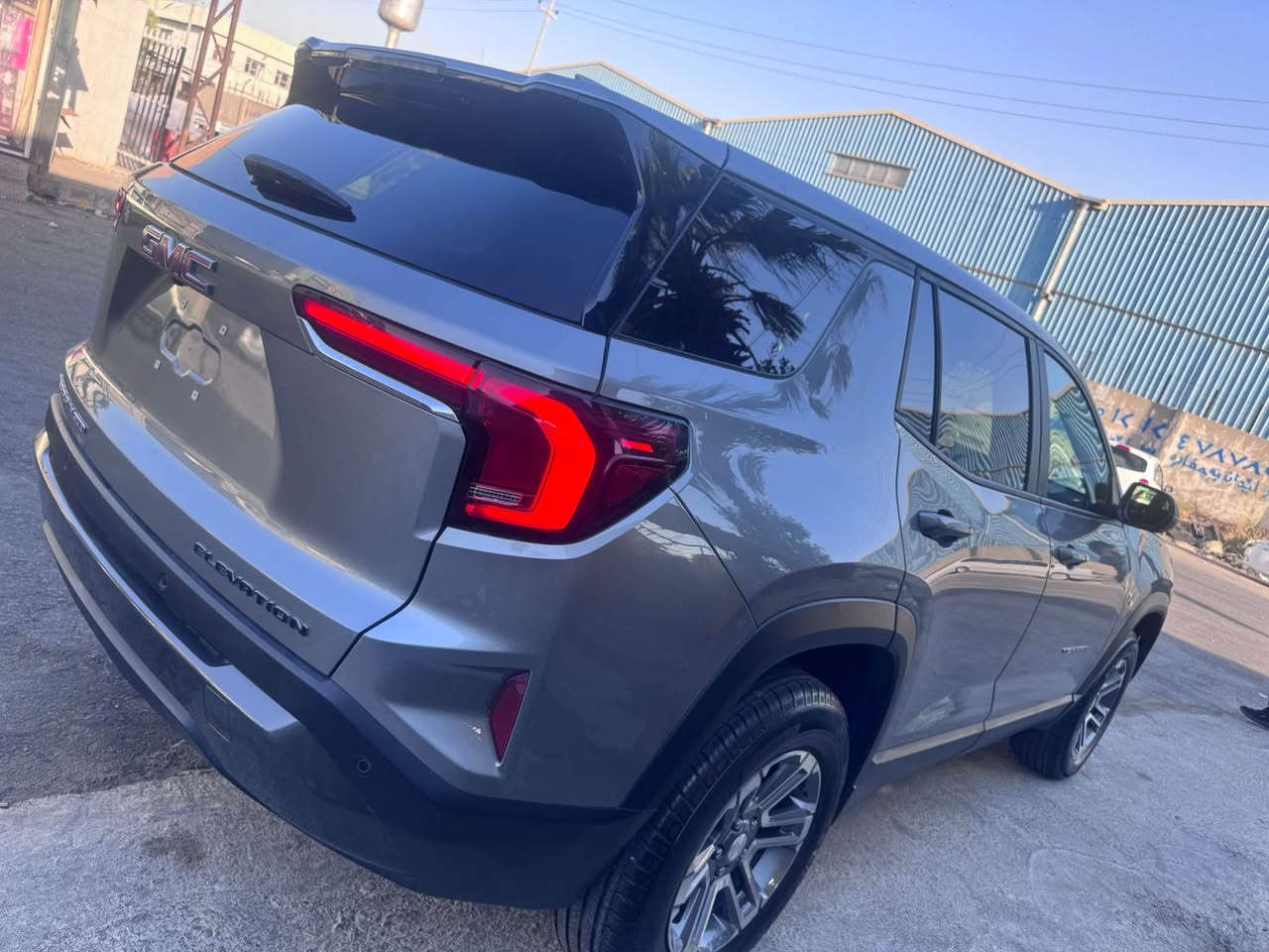 GMC TERRAIN 2025 ELEVATION 
تيران شكل الجديد 2025 
اللون رمادي 
قطعة صبغ 
حادث خفيف
ماشية 10 ميل فقط
وارد جديد
تترقم شمالي
السعر 210$
اربيل / شركة الوتين
موبايل ***********
موبايل ***********
واتساب اجاوب او اتصال مباشر أربيل, العراق
