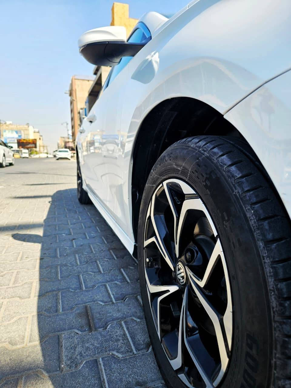 للبيع سيارة  MG5 Gt
السياره جديده بيه بس العتبة كد شبر ضربه بسبب الرصيف 
لون ابيض‎ المحرك1.500 ‎كير اوتو 
كامره خلفية دوارة
السيارة بصمة +  بصمة ابواب بلادي
ويل كب كروم 
كروز سرعة 
تحكم ستيرن جهتين
لايت + بك لايت لد Led
بلوجكترات امامية زنون Led
اشاير بالمري الجانبية
لايت عدسة زنون 
داخل اسود و رصاصي
السياره جديدة جدا السيارة بدون صبغ وبدون بارد على وضع الشركة
مكانها نجف السعر ١٠٨
***********
