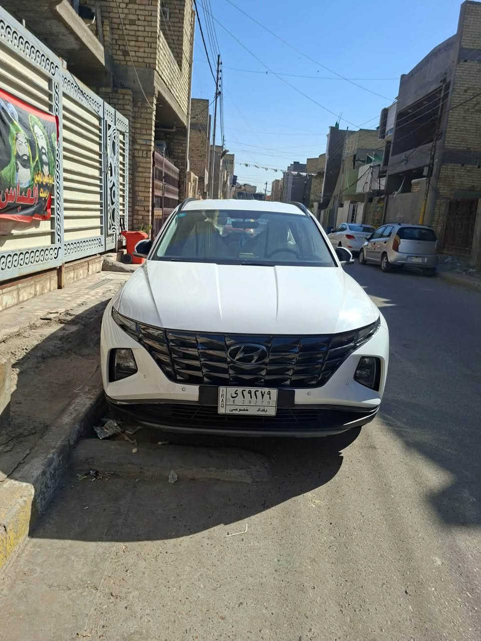 للبيع فقط 
توسان موديل 2024 

السياره مكفوله من الصبغ بيها طخه صغيره بالدعاميه الاماميه الشباك الامامي مفطور 
مكان السياره بغداد 
تحويل ثاني يوم 
فول عده الفتحه 
ماشيه 30 الف 
السعر 20 الف يعني دفترين 
الشراي يتصل ***********
