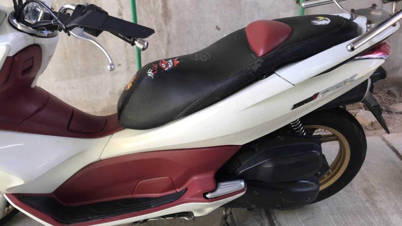 ‏PCX جيل اول للبيع فئ (JF)
مكينه مكفوله كفاله عامه 
محرك (150)
كهربائيات كله شغاله + ستان حساس + حساس ازدحام 
ماشيه (30) الف
دراجه شلعه ومعدل خير من الله
عنوان - بغداد  سعرها (13) ورقة 
اي استفسار رقمي (***********) واتساب او تصال الهاتف بغداد, العراق
