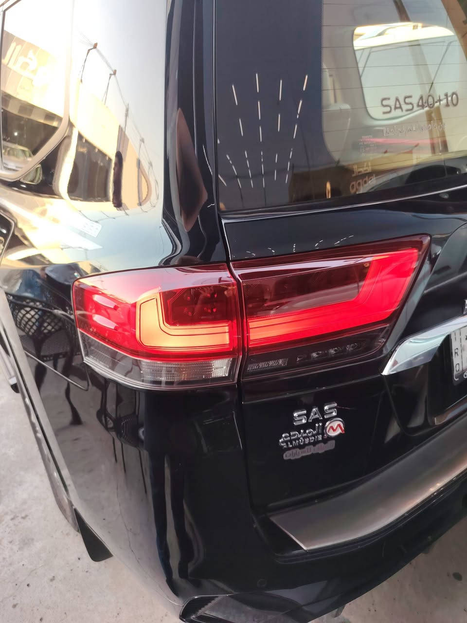 سلام عليكم لاندكروز 2023 GXR لمتدد وكاله ساز اللون اسود مرقم بغداد باسمي ماشيا 59 الف حقيقي محرك 6سلندر 4000 تنفس طبيعي 💪 كفاله عامه من صبغ بارد تبديل والفتح و دبل كود حالوب ع وضع الشركه
السياره جديده احلئ من الصور
المواصفات :
لد امامي بالشباك بلاد.
لحايه بلاد.
4 كامرات بلاد. 
تبريد كشنات .
اناره بلاد بالدوسات. 
سماعات وشاشات اصليه خلفي بلاد.
جنطه كهرباء.
كشنات جلد بلاد. 
مري قلاب. 
باقي موصفات معروفة
مكانها بغداد حي الاعلام ***********
 اسف ع الاطاله
