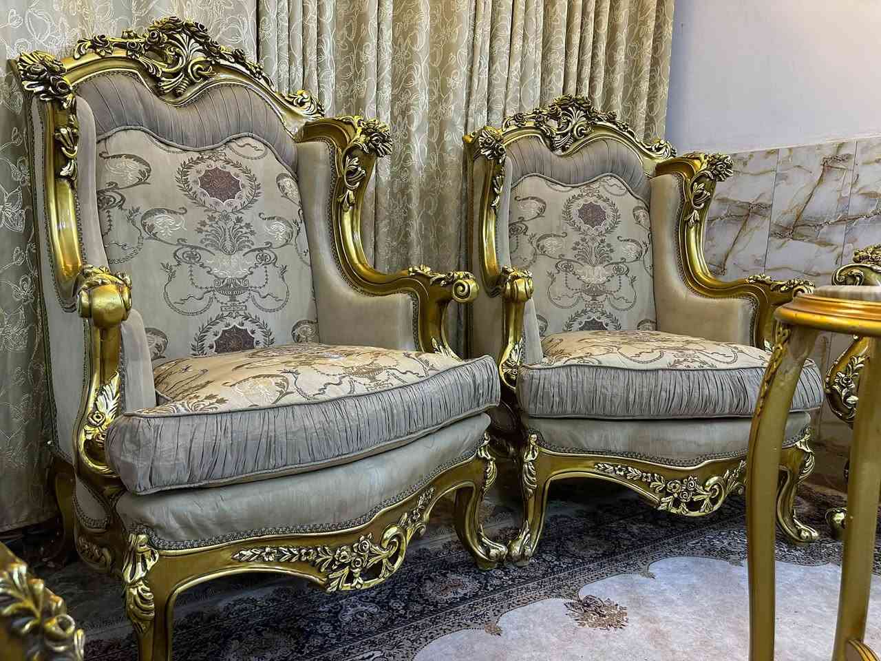 تخم مصري ملكي خشب زان عشر مقاعد مع  طبلات مرمر نظيف جداً السعر مليون و٣٠٠ مكانه المنصور ***********
