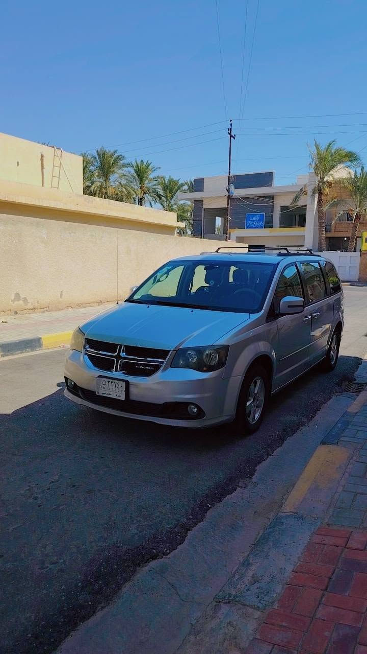 دوج كرفان موديل 2012 رقم بغداد
منضومه غاز 80 لتر
تخم تاير  باتري جديد كير جديد صدر جديد سياره كامله من كلشي تبريد فول  حادثها باب جهه اليمنه والجاملغ الخلفي وجدا بسيط . مكان السياره واسط  الكوت
***********
