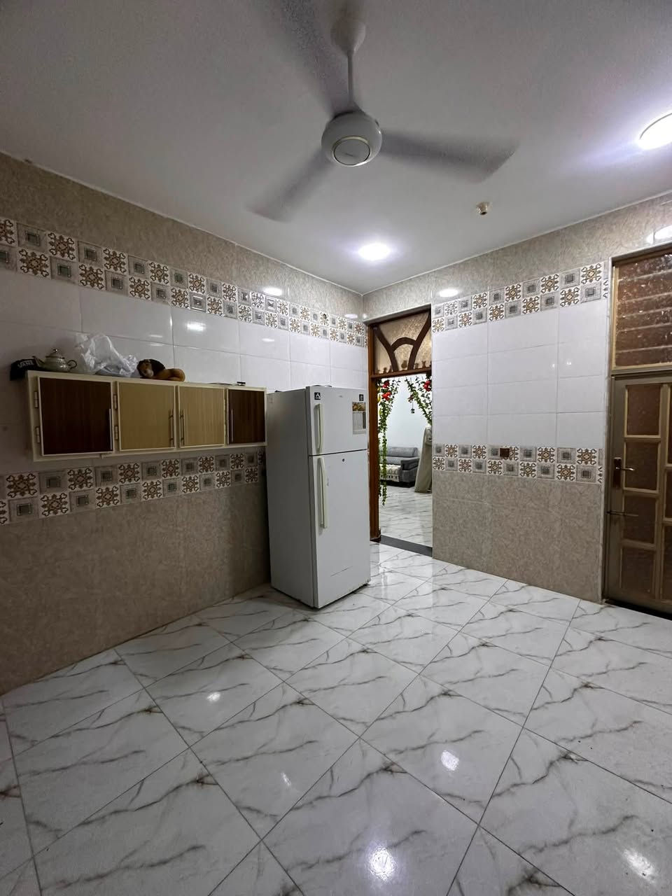 السلام عليكم بيت للبيع الكوت جديده نزلت الأقوس ع شارع 15
شارع البهادل 
المساحه175  غرفتين نوم 🛌 وصاله ومطبخ 
***********
