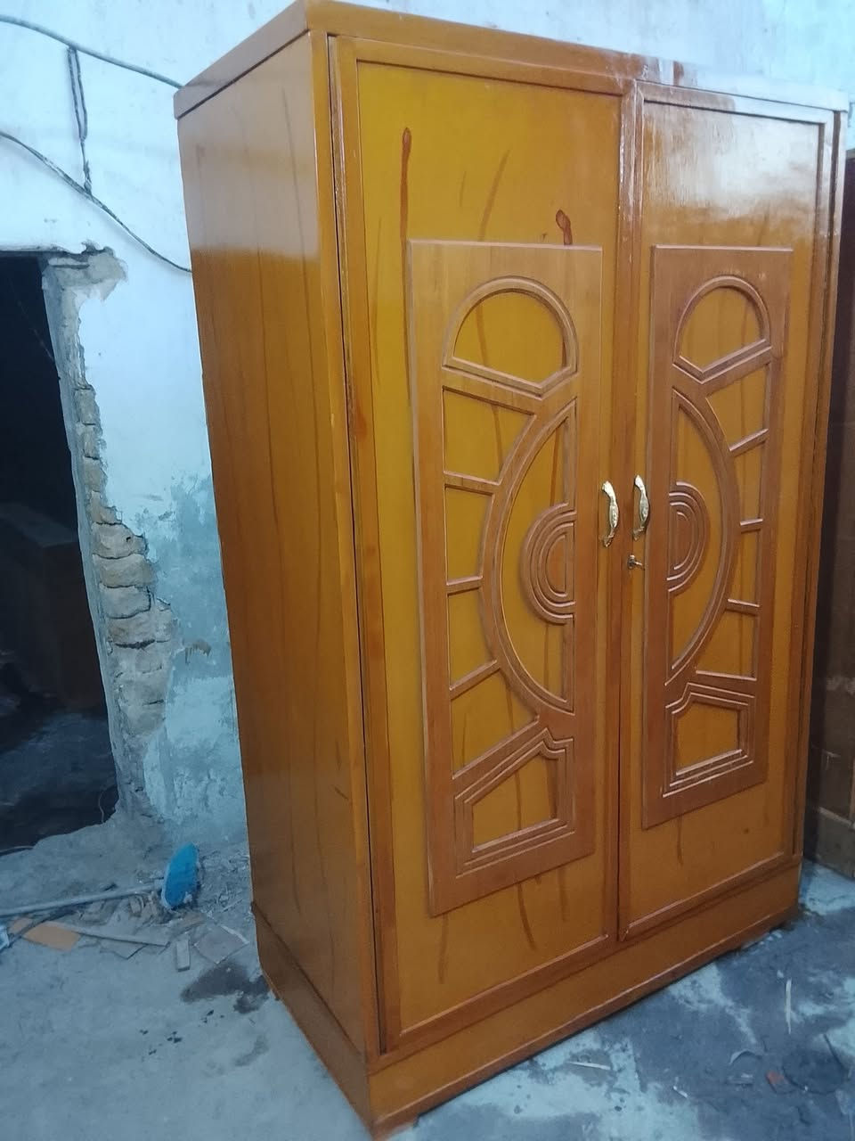 كنتور تسكام خشب ثقيل جدا نضيف مصبوغ وملمع وجاهز سعره125وب مجال بسيط مكان بالقاسم ***********
