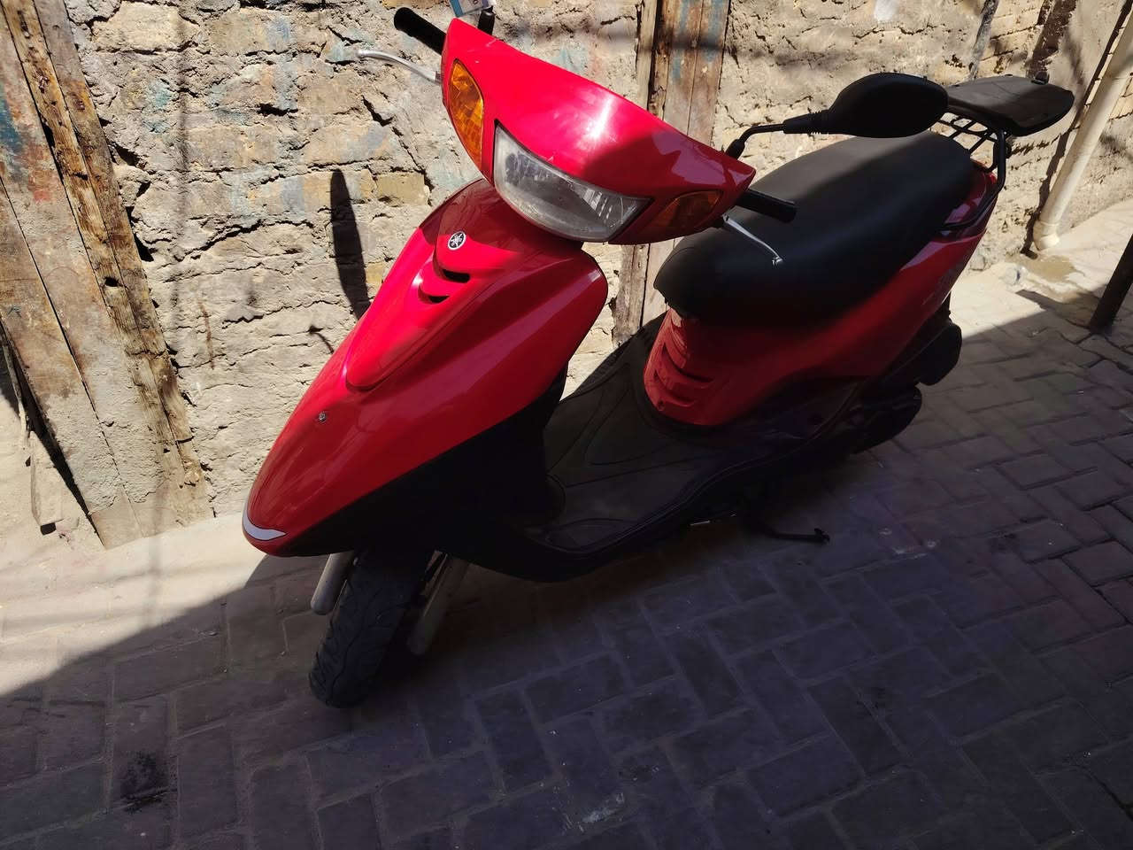 سلام عليكم  اكزز احمر جديده لوك لوك كفراتهه بلاديه وسواداتهه جديده كلش دراجه قبل يومين بولشتهه وعليهه ادامه كامله الله يشهد لا بيهن كلج ولا رجه ولا ايشي كامله مكمله الله شاهد بس دهن بانزين نكره سلف بكل وقت سعرهه مليون 450 بيهه مجال قليل  دراجه صارت غاليا عليه ودابيعهه لان محتاج مكاني بغداد النهضه. ***********
