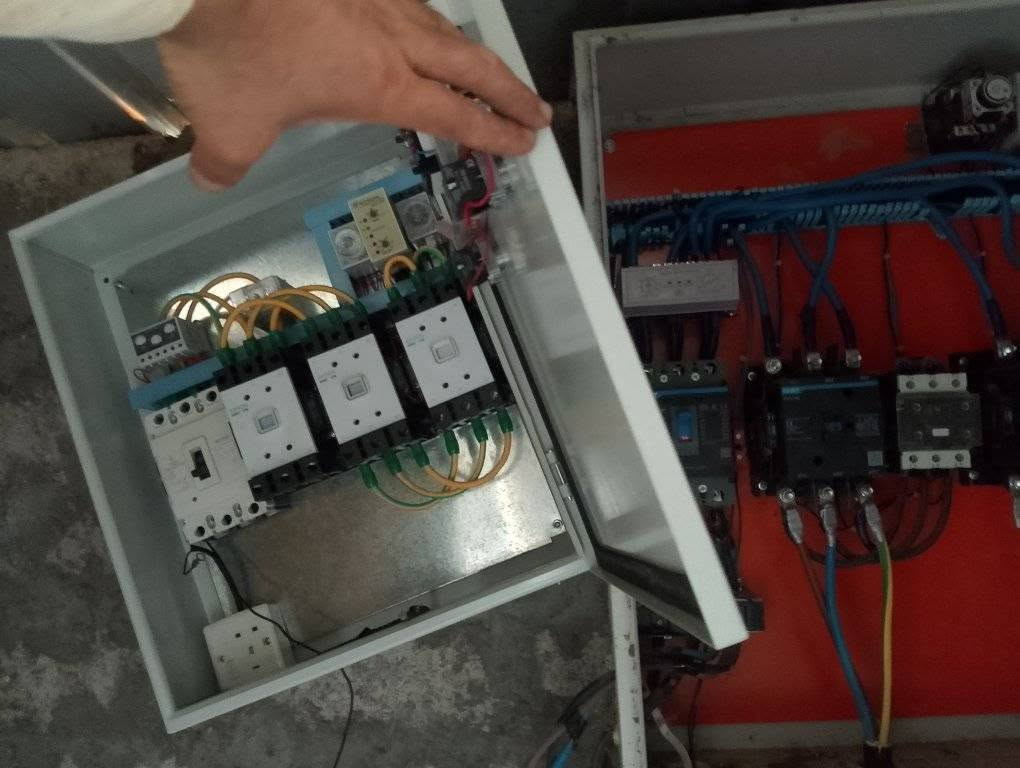 صناعة بورادات جبيرة (عدد 2) 75 حصان و50  حصان كوندكترات الاصلي .صيانة البوردات في مواقعها.🔧💧
كافة المضخات والماطورات الكهربائية اختصاصنا
كهربائياً وميكانيكياً
فحص، صيانة، لف محركات،
صناعة وصيانة البوردات الالكترونية باحترافية ودقة تبديل بوربرينات تبديل الجبن، معالجة ضعف الضخ والأعطال بمختلف أنواعها
خبرة وعمل بإتقان لخدمتكم. ⚡🛠️
اسعار مناسبة جدا والشغل نقدآ 😁
ناحية النمرود قرية الجرف 
***********
بادارة محمد حامد النمرودي
