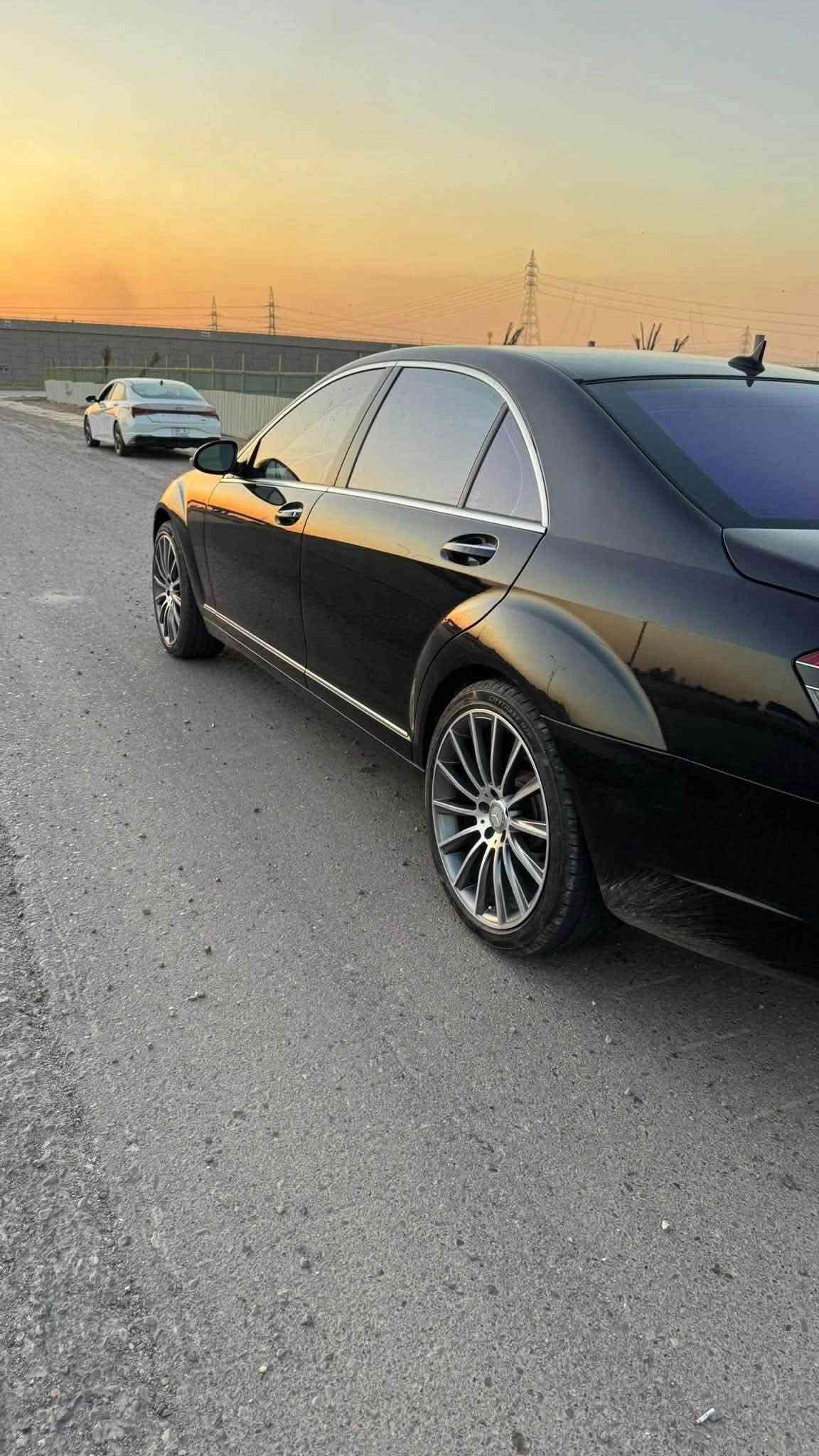 سلام عليكم للبيع فقط بدون مراوس
مرسيدس اس 550 
موديل  2008
محركها 8سلندر تنفس طبيعي 
رقم بغداد (مميز)
فول مواصفات 
جگات ترفع السيارة
حساسات امامي خلفي
بردات امامي خلفي كهرباء
كراسي امامي خلفي كهرباء  
خزن ثلاث وضعيات
تدفئة وتبريد ومساج
حدادية 100‎%‎
تبريد جديد 
فتحه
تخم تاير 
وجميع مواصفات الاس المعروفة التي يطول ذكرها
كير ومكينة وتبريد كله كفالة عام
السيارة مكفولة من اي ضربة السياره جديده واحلى من الصور
مكان السيارة بغداد

للاستفسار ***********
