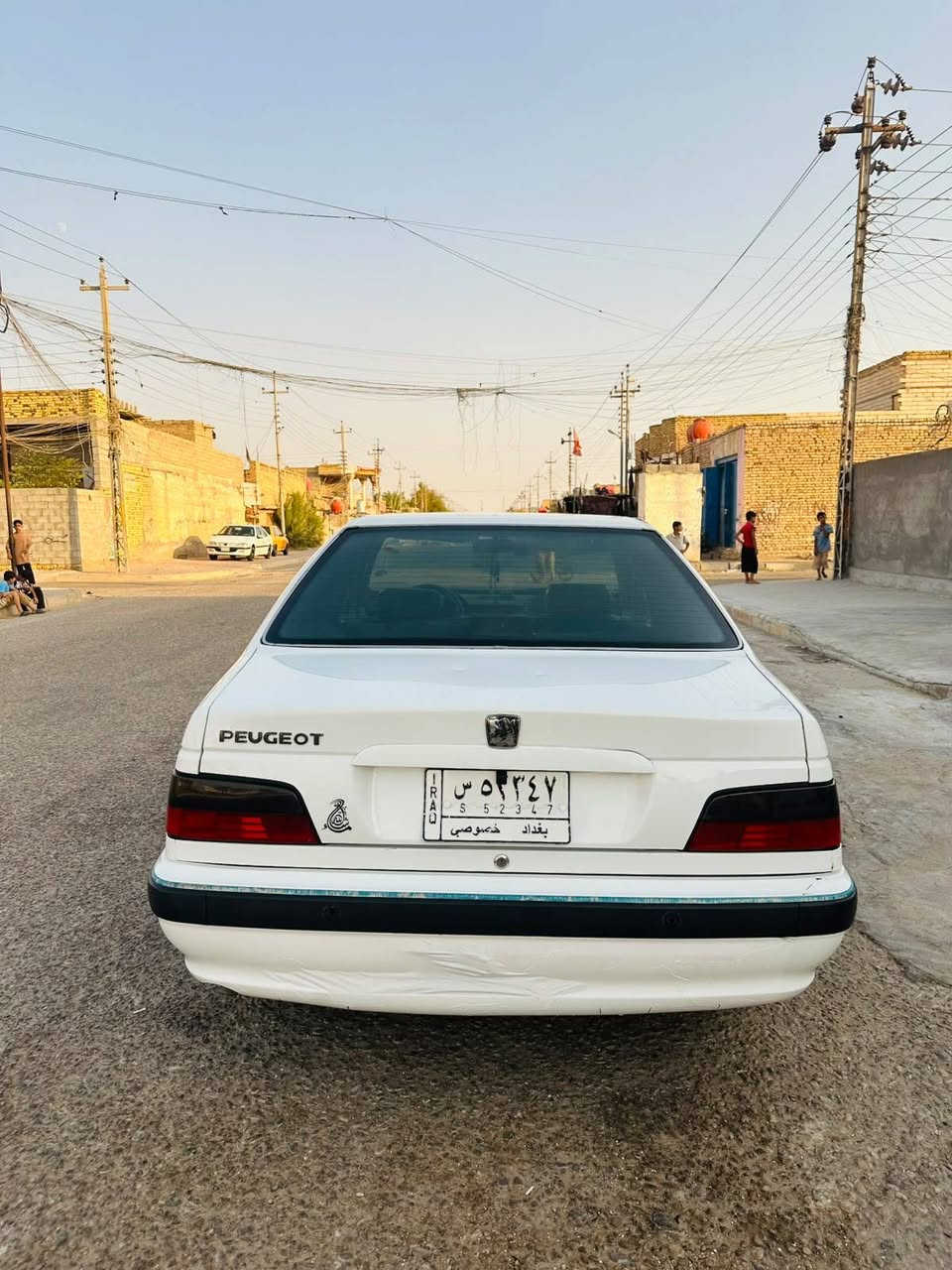 السلام عليكم بيجو للبيع موديل 22 سياره كفاله عامه لا ضربه ولا تبديل ولا صبغ  تبريد ويه السويج تخم تاير تريد وكاله ثاني يوم  حداديه ماشيه 90 الف✈️  السعر 61 وبيه مجال  مكاني ميسان العماره رقم ***********
