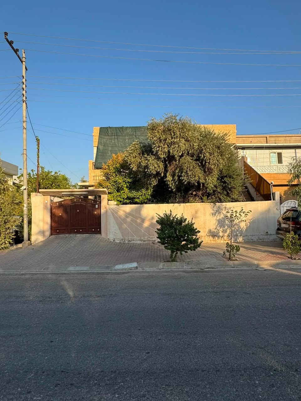 دار ركـن للبيع درج داخلي وخارجي بناء نظيف في منطقة طريق بغداد

المساحة (250) مترمربع 

الواجهة (12.5) متر 

الموقع : كركوك - طريق بغداد حي المعلمين 📍

يتكون ط1 من غرفة نوم وهول واستقبال ومطبخ وصحيات وحديقة وكراج ط2 يتكون من 3غرف نوم وهول وصحيات ومخزن 

🟨  لـلاستفسـار  يمكنكم مراسلة الصـفحة 

ونـتشـرف بزيارتكم #عقارات_أمــلاك 

العنوان:  كـركـوك  شـارع القدس مجاور Box  cofe  مقـابل افران الحياة 📍

 للاستفسار اتصال أو واتساب:

📞  ***********

📞 ***********⁩⁩⁩⁩⁩⁩⁩⁩⁩⁩

لمشاهدة بقية العروض مع ذكر الأسعار، انضم إلى قناتنا على التليجرام عبر الرابط التالي

https://t.me/Amlak_real_estate96⁩⁩⁩⁩⁩⁩⁩⁩⁩⁩⁩⁩⁩⁩⁩⁩⁩⁩⁩⁩⁩⁩⁩⁩⁩⁩⁩⁩⁩⁩⁩⁩⁩⁩⁩⁩
