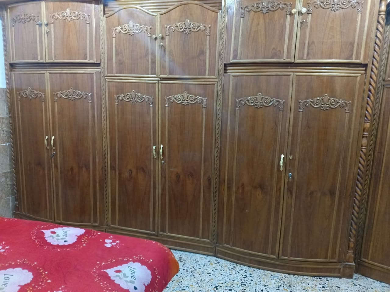 غرفه خشاب للبيع جديده نضيفه  كلللش و الجربايه مفتوحه السعر خاص أو واتساب او تصاب ***********
