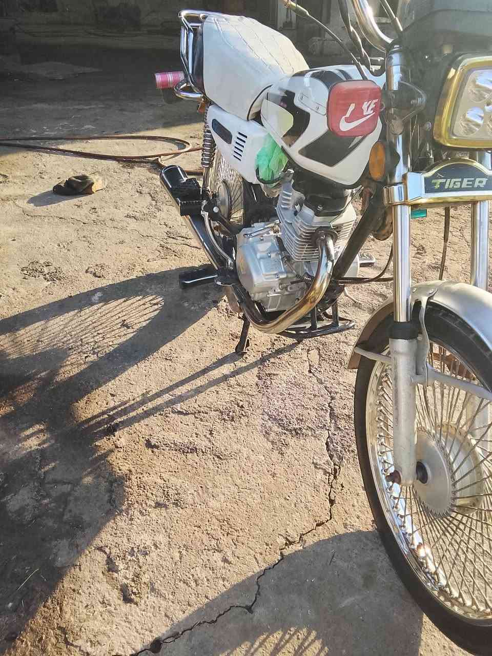 🏍تايكر 2020
✅وزن ثقيل 
✅ما مفتوح 
✅ختم شاصي محرك 2020
✅دبلات مكينه وياله كشن بلادي  
✅لا صرف ولا نفخ ولا تنقيص 
✅شرط شلعه ومعدل 
✅وايرمنيه كلها شغال من الاف للياء 
💸السعر 500 وبي مجال للطيبين 
📞*********** بي واتساب 
(التعاليق ما ارد عليها لو خاص لو واتساب )
