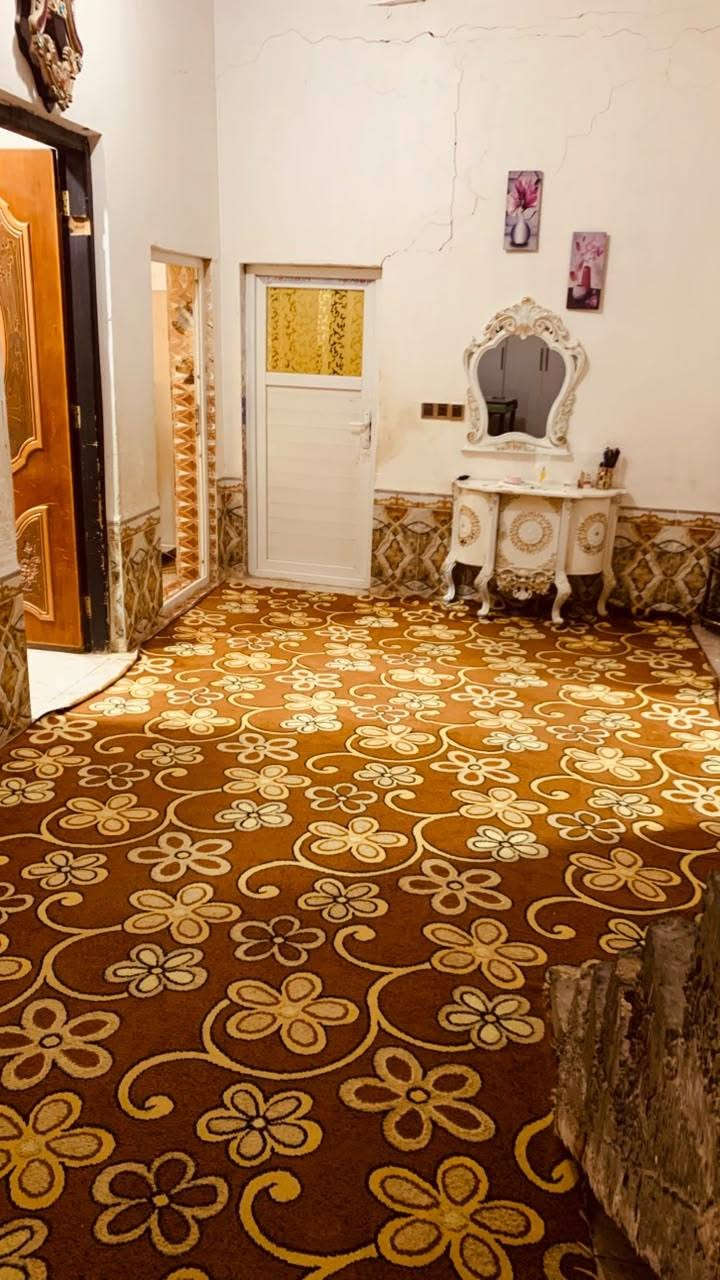 بيت مساحه 325 مع الاثاث  كله جديد  للبيع حي السبل  بيه وصل بلديه للتطويب جاهز للسكن يحتوي غرفتين نوم وصالتين وحمامين واستقبال خارجي  وصحيات وكراج يتسع لسيارتين العنوان حي السبل قرب مكتب ابو ساره نزله المدارس  السعر 150مع الاثاث ***********
