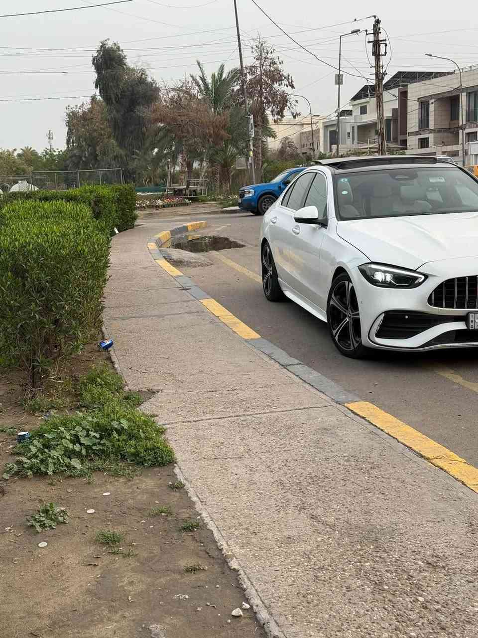 السلام عليكم
للبيع فقط بدوووون مراوسات

C300 kit amg
2023 بغداد وارد امريكي
فوووول مواصفات 
تبريد تسخين مقاعد و مساج
داخل ابيض ملكي
خمس كامرات 
رادارات ٣٦٠ درجة
جنطة كهرباء 
ماشيه ٢٢ الف مايل

السعر ٢٨ الف دولار

مكاني بغداد / اعظمية
***********
