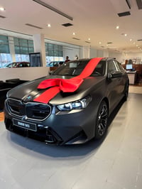 للبيع…  2025 BMW G90 M5 Frozen deep grey metallic   اول قطعة دخلت للعر...