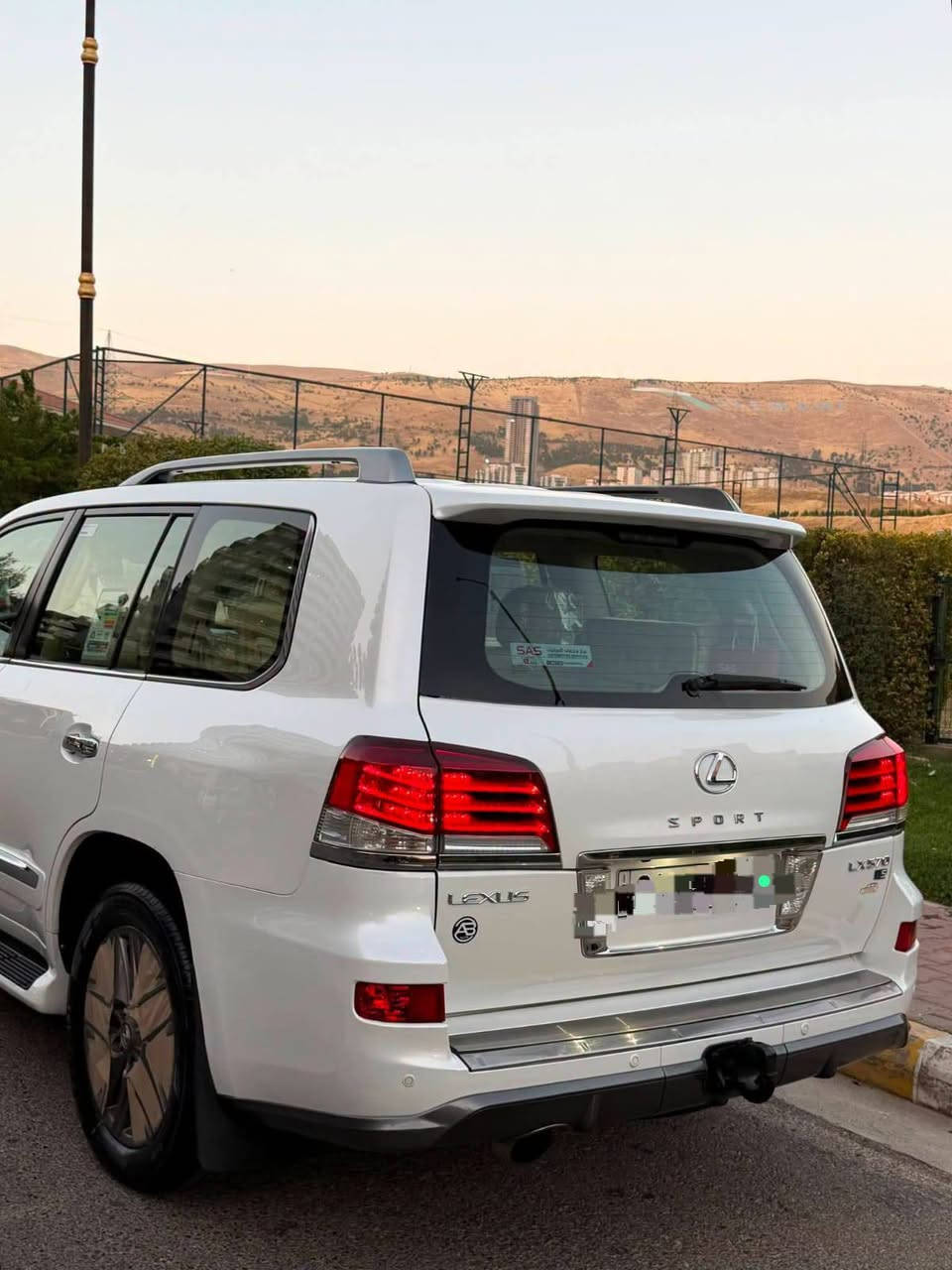 لكزز LX 570 • ٢٠١٥ • ١١٩ الف كم