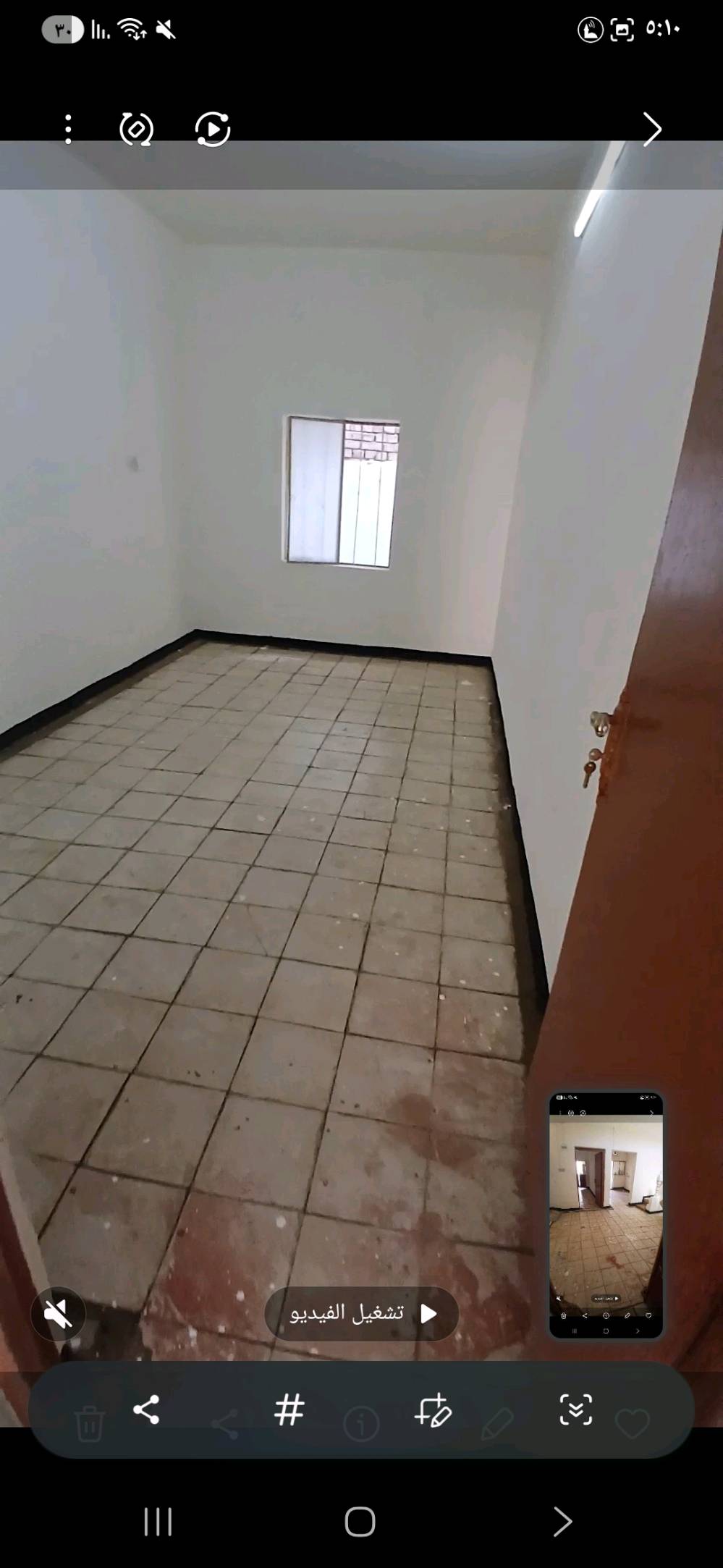 بيت للبيع مساحة 125 متر مربع  واجه البيت 6 وربع والنزال 20يحتوي البيت على استقبال وغرفتين نوم وصالة ومطبخ ويحتوي على تواليت خارجي. وحمام  داخلي وتواليت داخلي. للتواصل واتساب  ***********.الموقع ابو غريب الشهداء شارع السكلات مقابل مطعم صهوبي يبعد عن شارع السكلات 50 متر
ممكن تذكرون شكد السعر المطلوب بشكل نهائي؟ وهل بيه مجال للمساومة لو لا؟: 
85000000
شنو وضع الطابو/السند مال البيت: طابو صرف لو شنو، وهل عليه أي ملاحظات قانونية أو معاملات؟: 
طابو صرف
البيت بيه خدمات جاهزة؟ يعني ماي وكهرباء شغالات، وشنو نوع التأسيس/التشطيبات الداخلية تقريباً؟: 
جاهز 
إذا يهم المشتري، شكد عدد الطوابق وهل البيت أرضي لو بيه طبقة ثانية/قابل للتوسعة؟: 
طابق واحد